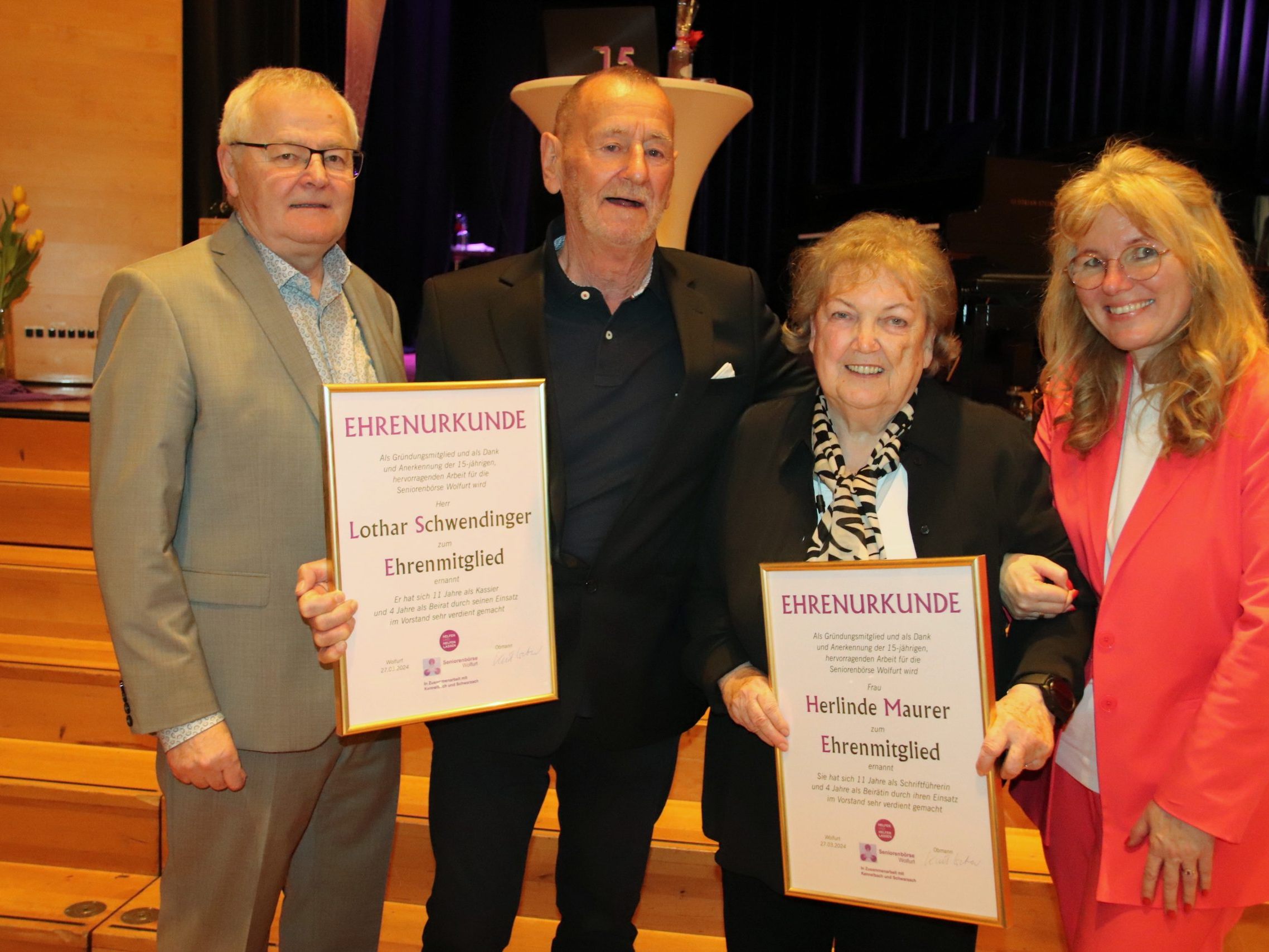 Obmann Kurt Weber und Yvonne Böhler gratulieren Lothar Schwendinger und Herlinde Maurer zur Ehrenmitgliedschaft. Obmann Kurt Weber und Yvonne Böhler gratulieren Lothar Schwendinger und Herlinde Maurer zur Ehrenmitgliedschaft.