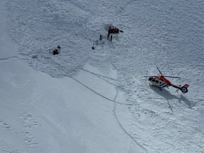 49-jähriger Deutscher und weiterer Landsmann auf dem Weg zum Piz Buin von Schneebrett erfasst