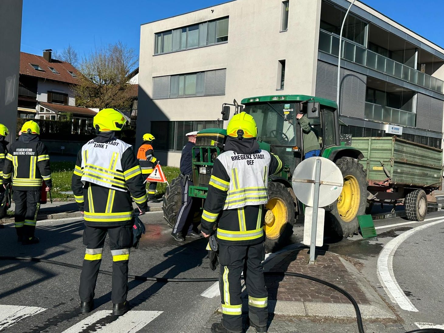 Ein brennender Traktor sorgte für eine Einsatz in der Bregenzer Langenerstraße.
