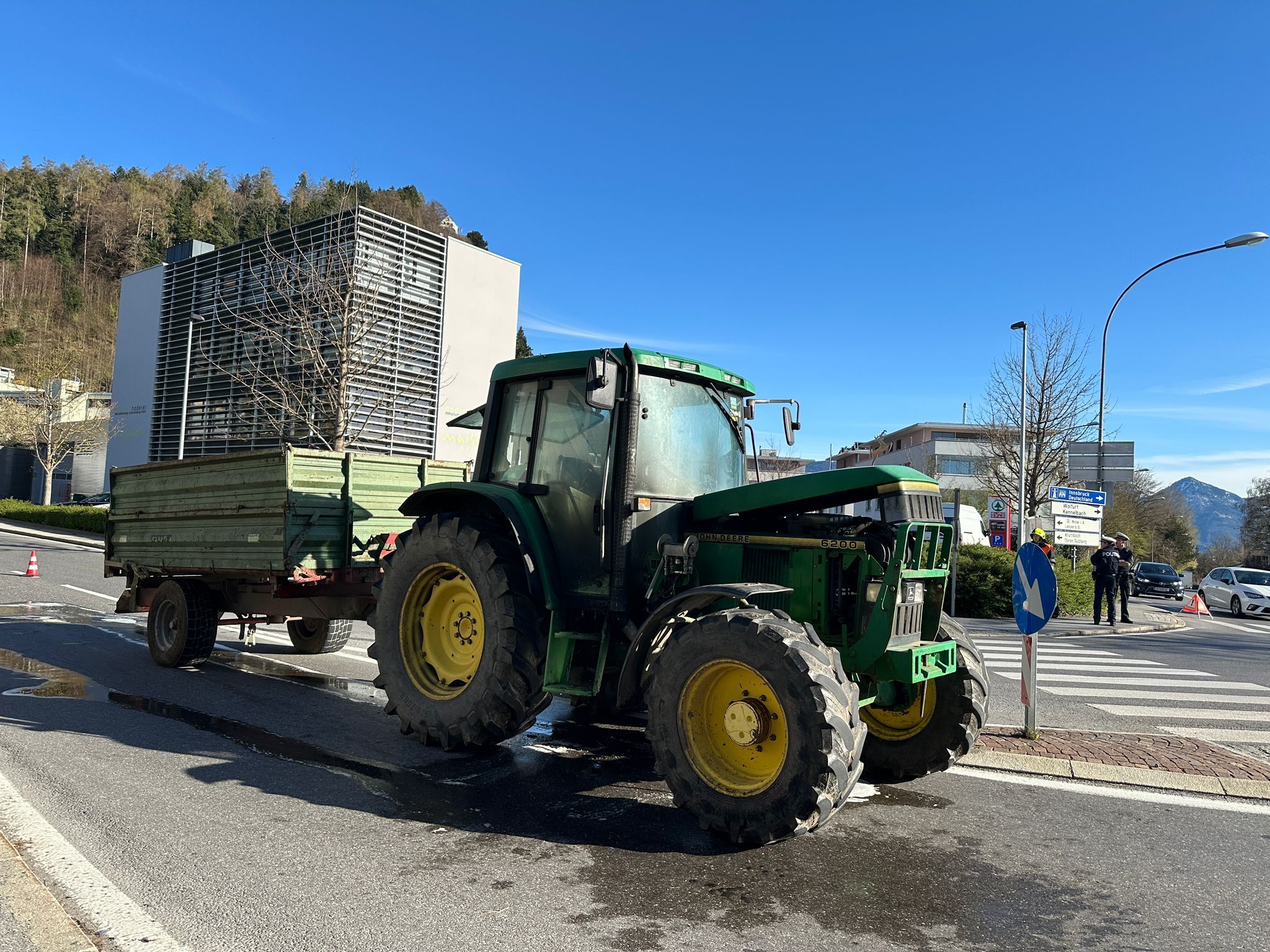 Ein brennender Traktor sorgte für einen Feuerwehreinsatz in Bregenz.