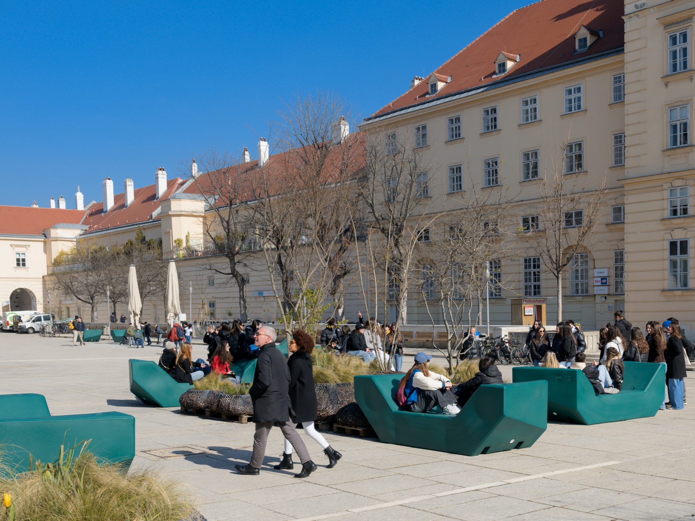Die Enzis erstrahlen 2024 in der Farbe "Immergrüne Tann-ja". Die Enzis erstrahlen 2024 in der Farbe "Immergrüne Tann-ja".