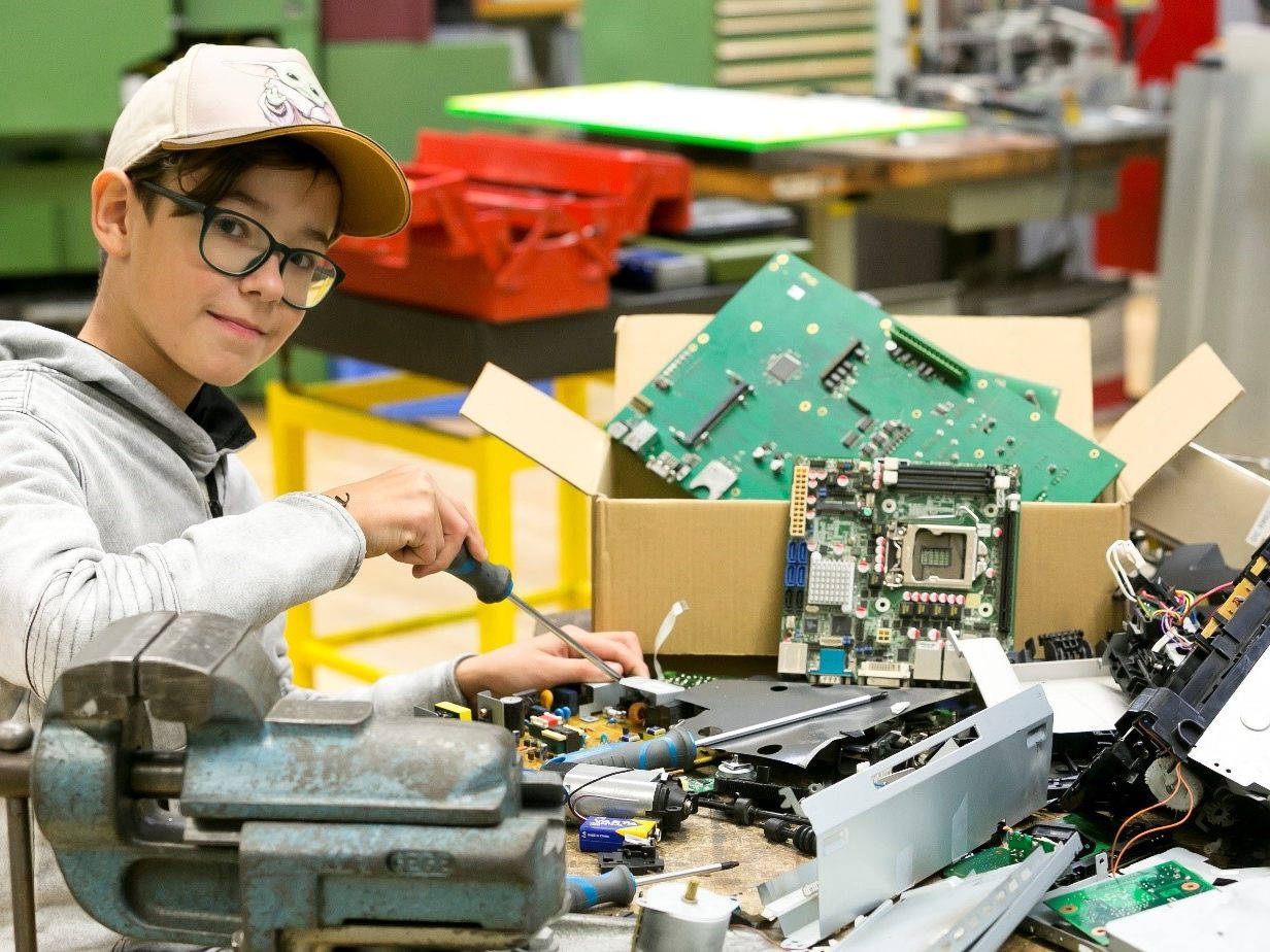 In der HTL Rankweil bauen die Kinder selbst ihren Roboter. In der HTL Rankweil bauen die Kinder selbst ihren Roboter.