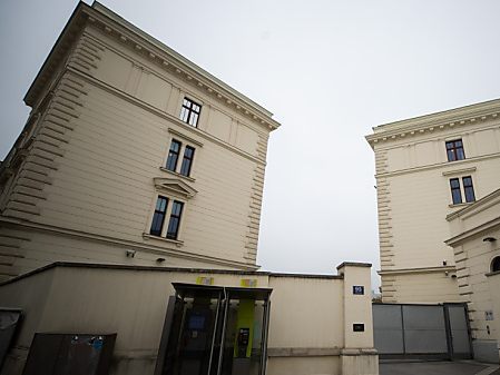 Egisto Ott unter Verdacht: Er übergab womöglich Handys mit "Staatsgeheimnissen" Egisto Ott unter Verdacht: Er übergab womöglich Handys mit "Staatsgeheimnissen"