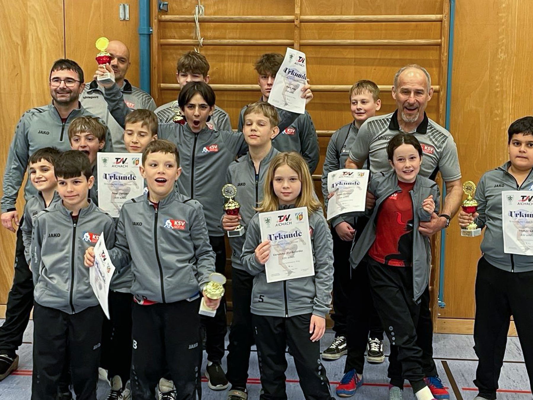 Nachwuchs und Trainer/Betreuer des KSV Götzis