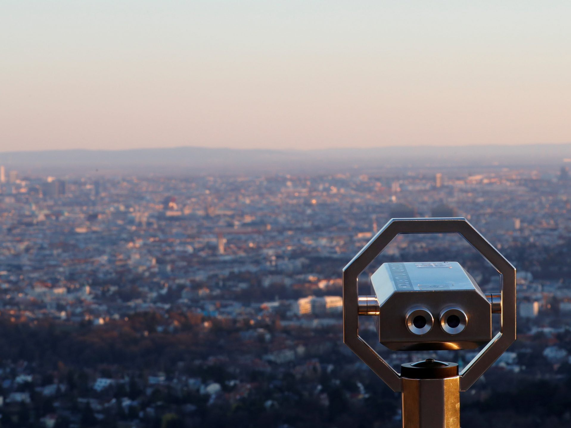 In Wien wird eine Parkanlage nach Lassnig benannt. Im Bild: Ein Blick über die Stadt. In Wien wird eine Parkanlage nach Lassnig benannt. Im Bild: Ein Blick über die Stadt.