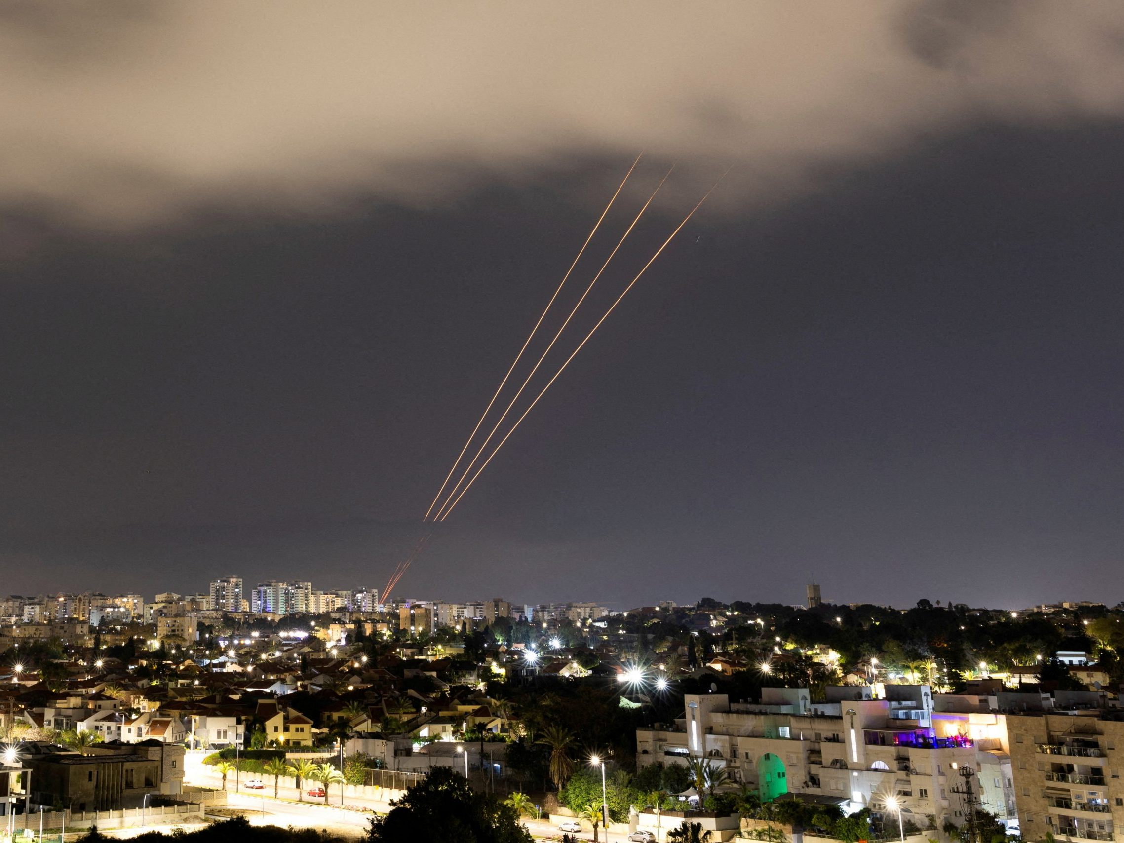 Am 14. April 2024 flogen hunderte Drohnen und Raketen vom Iran aus in Richtung Israel. Am 14. April 2024 flogen hunderte Drohnen und Raketen vom Iran aus in Richtung Israel.
