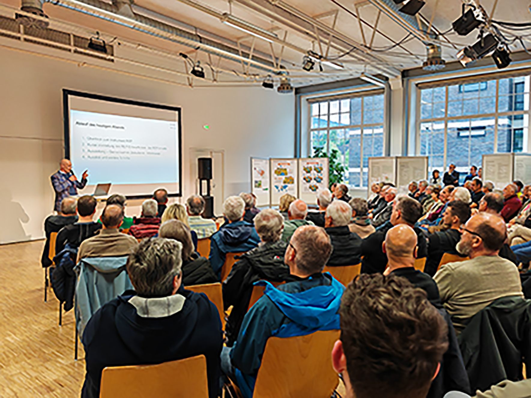 Großes Interesse bei der Vorstellung des REP-Entwurfs für Rankweil. Großes Interesse bei der Vorstellung des REP-Entwurfs für Rankweil.