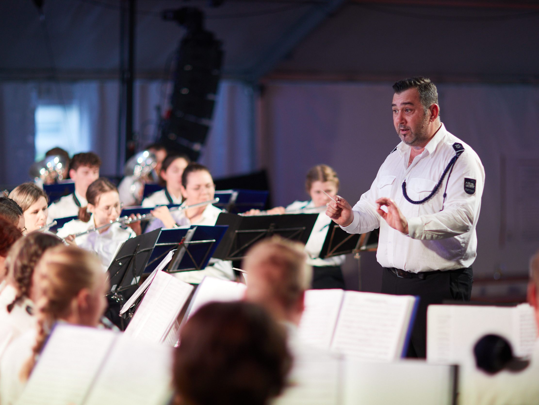 Christian Schiestl ist mit Leib und Seele Kapellmeister beim MV Rohrbach und freut sich auf das anstehende Frühlingskonzert. Christian Schiestl ist mit Leib und Seele Kapellmeister beim MV Rohrbach und freut sich auf das anstehende Frühlingskonzert.