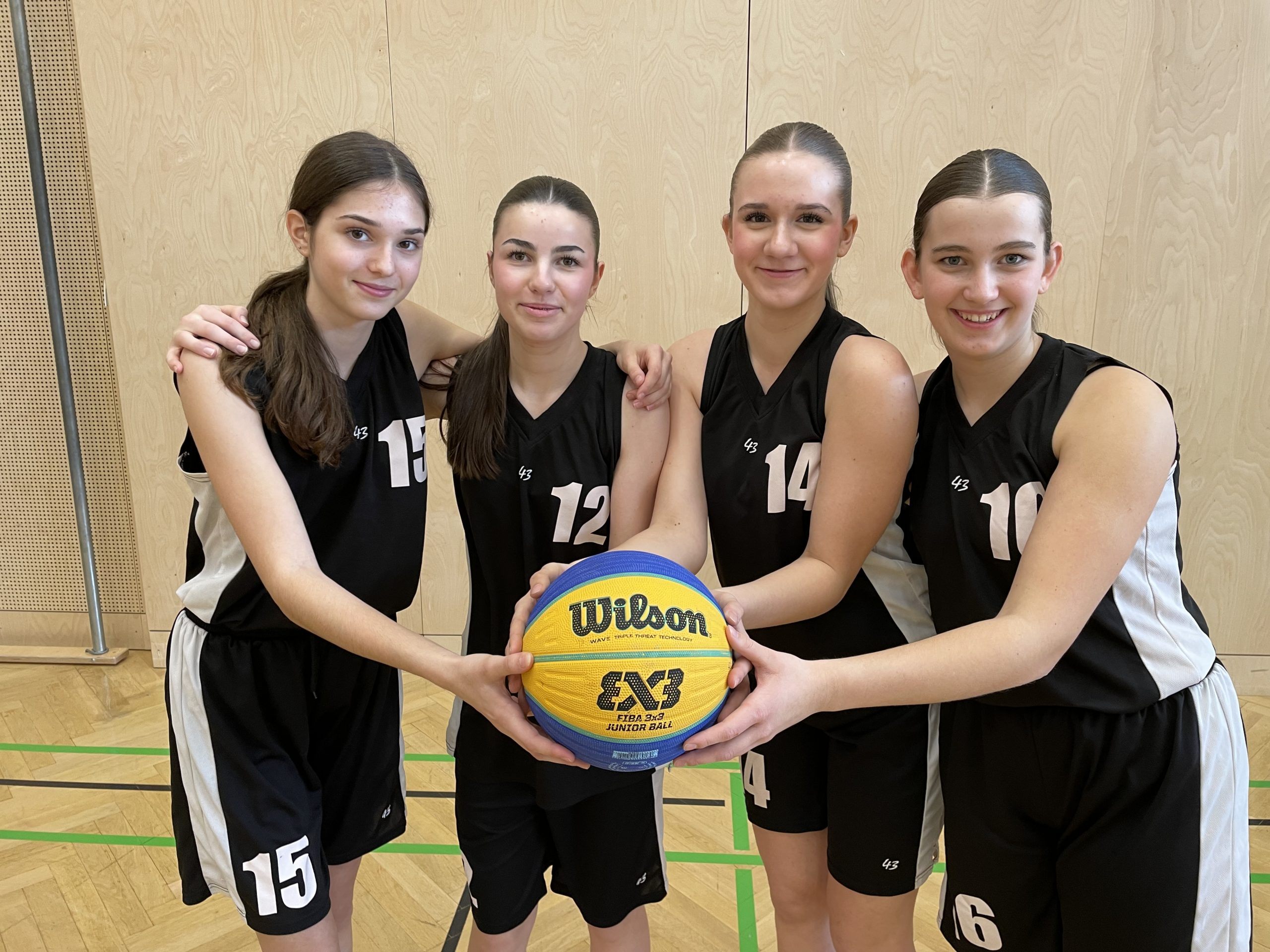 Julia Mild, Ilena Bechtold, Jessica Rhomberg und Marie Moosbrugger wollen den Heimvorteil im 3x3 School Jam nützen und siegen.