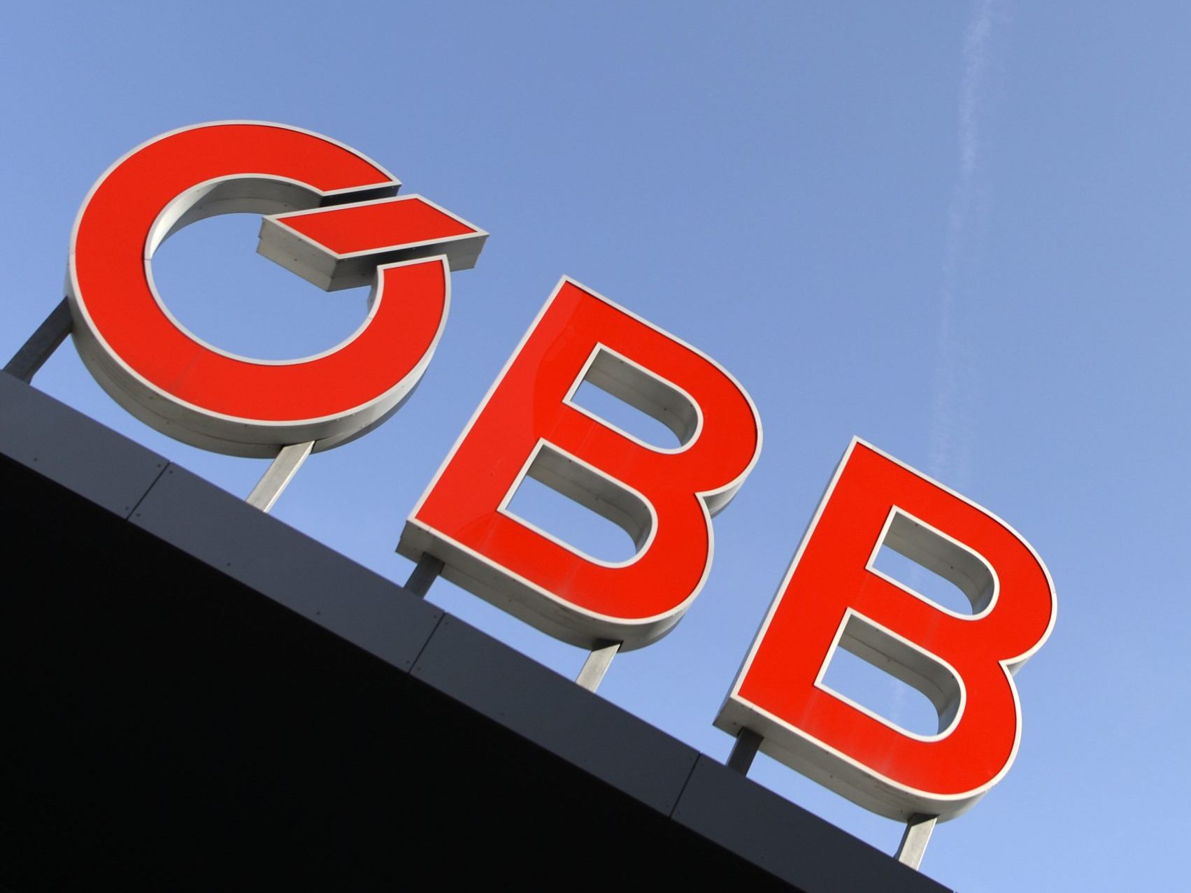 Die ÖBB haben nach einem Unfall am Semmering einen Schienenersatzverkehr eingerichtet.