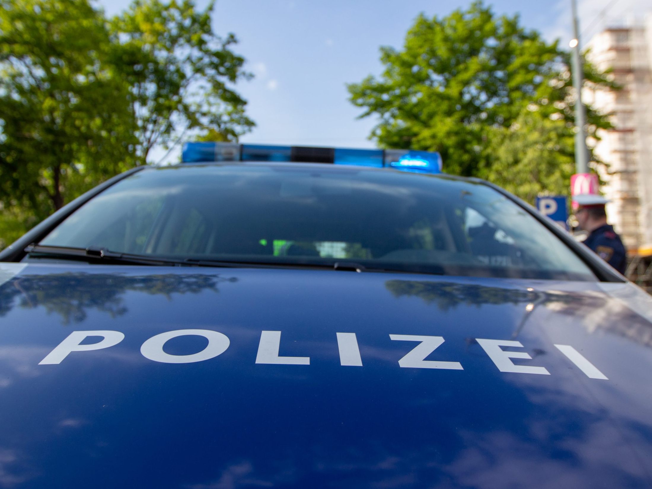 Ein PKW-Lenker lieferte sich in Wien eine wilde Verfolgungsjagd mit der Polizei.