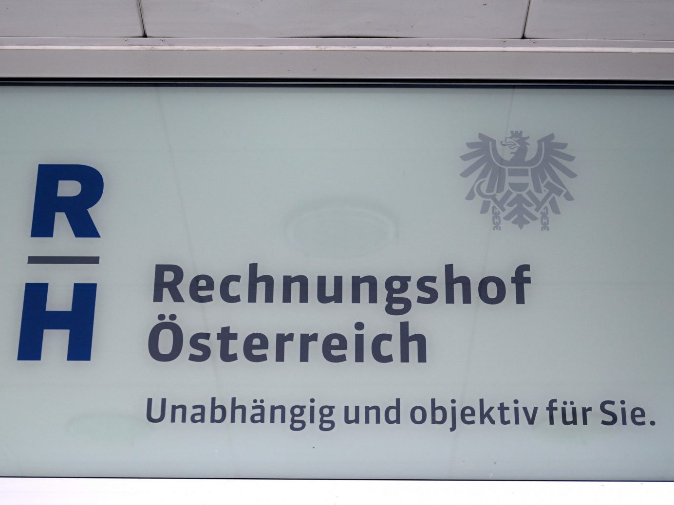 Der Rechnungshof sieht die Rot-Weiß-Rot-Karte als komplex und schwer verständlich. Der Rechnungshof sieht die Rot-Weiß-Rot-Karte als komplex und schwer verständlich.