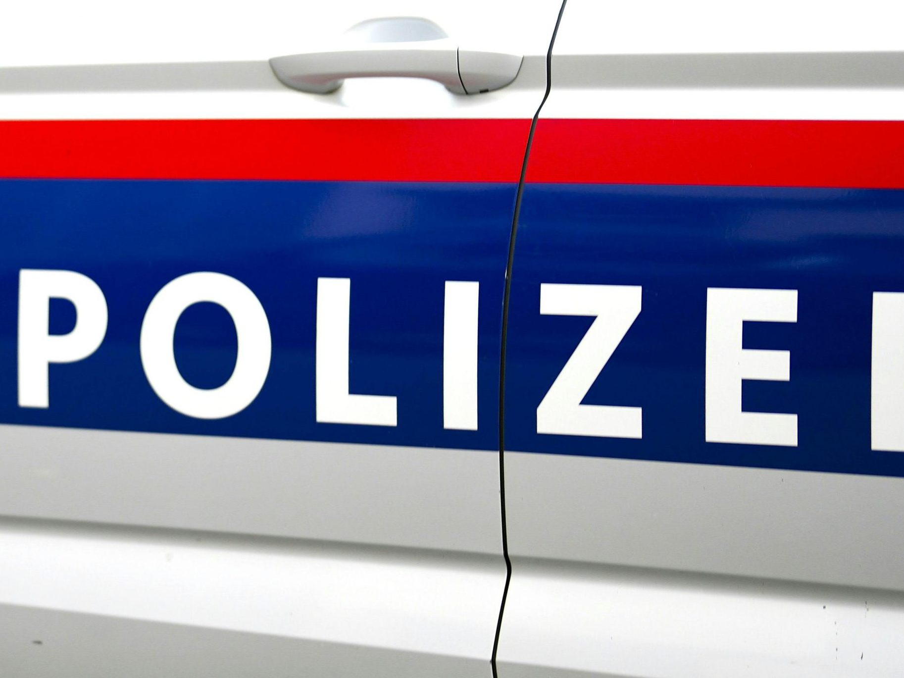 In Wien-Ottakring wollte ein Mann in ein Auto einbrechen. In Wien-Ottakring wollte ein Mann in ein Auto einbrechen.