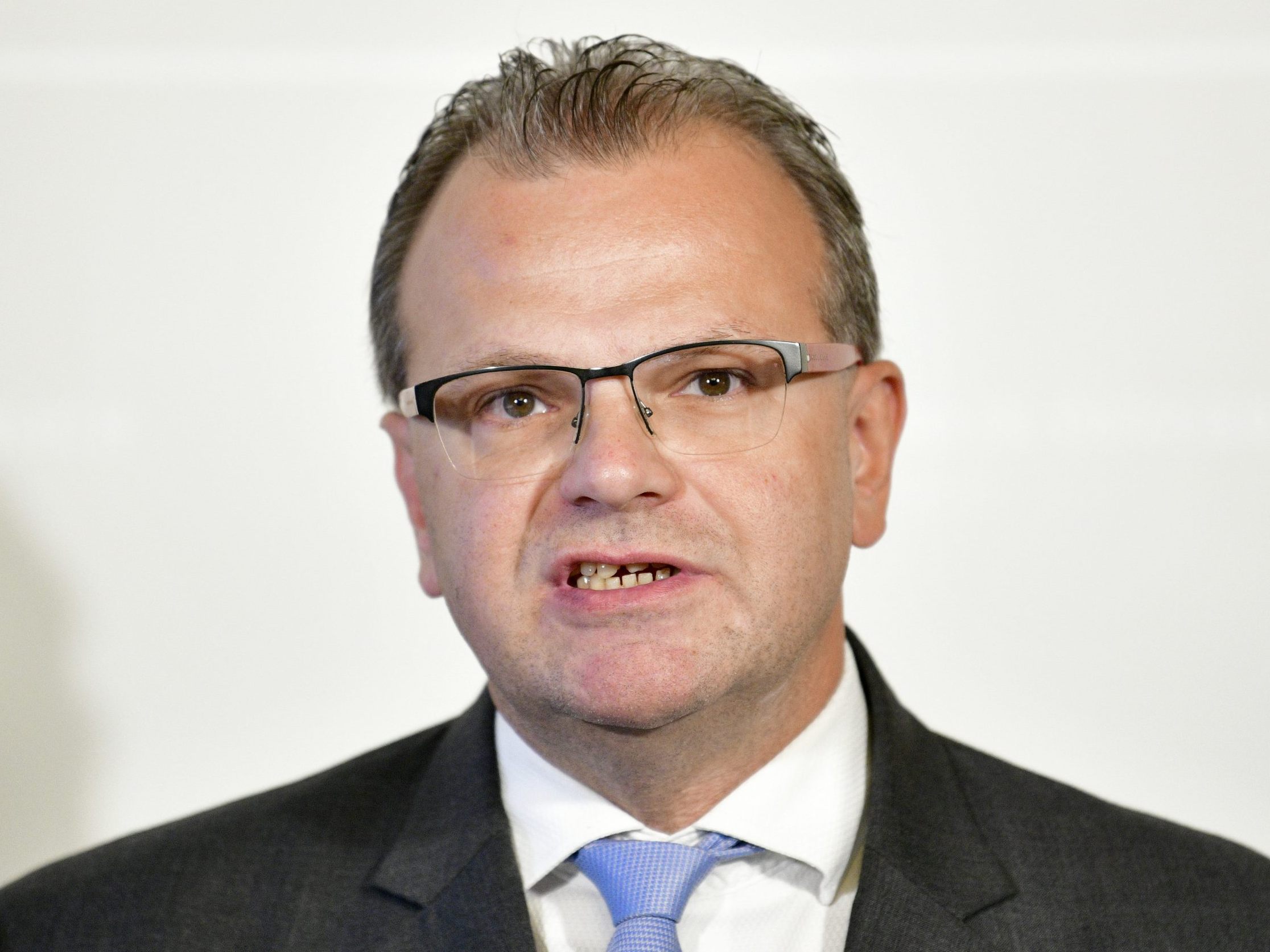 Jenewein weist alle Vorwürfe zurück.