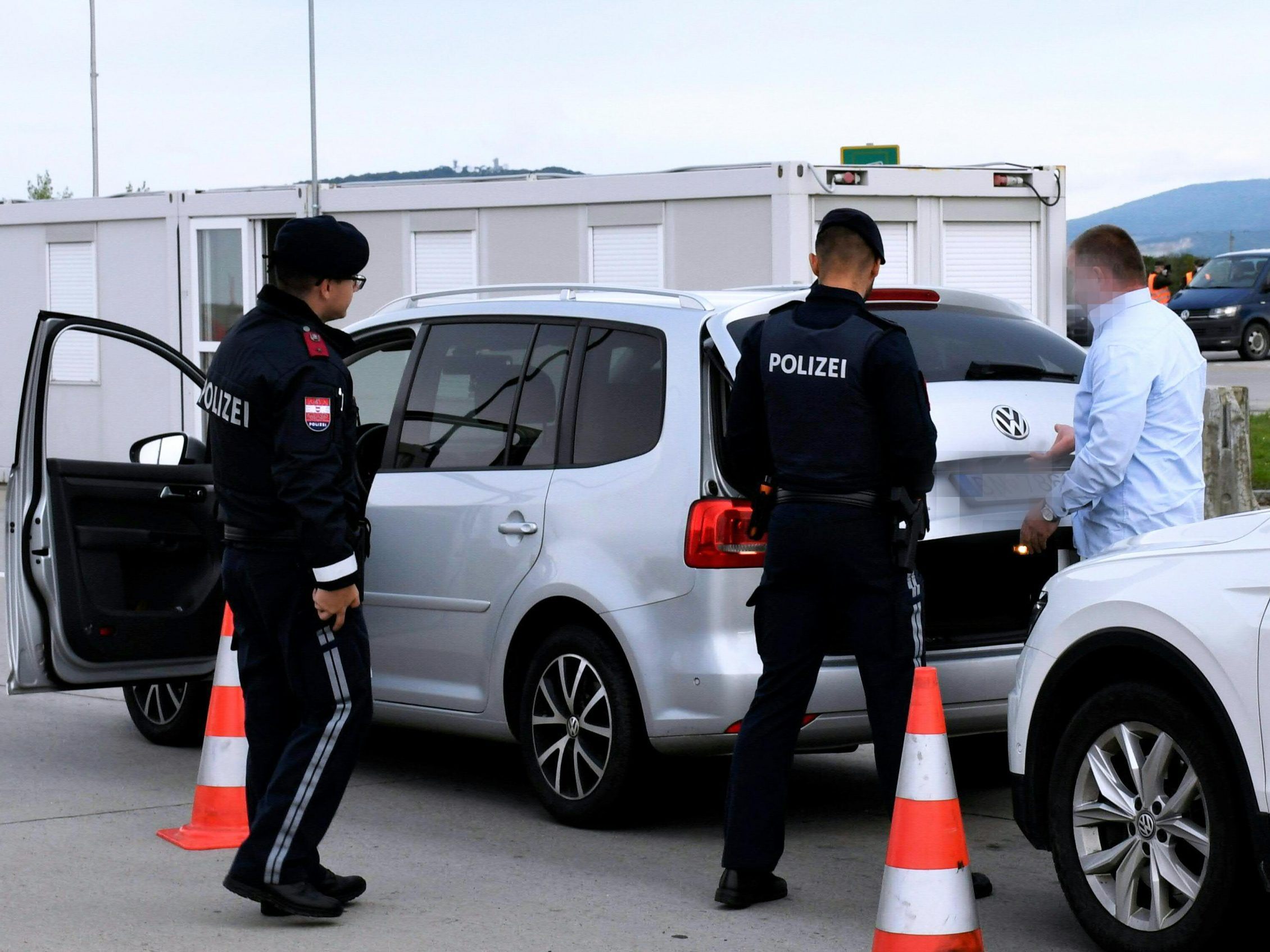 Die Grenzkontrollen werden laut Karner "so lange wie notwendig" fortgesetzt. Die Grenzkontrollen werden laut Karner "so lange wie notwendig" fortgesetzt.