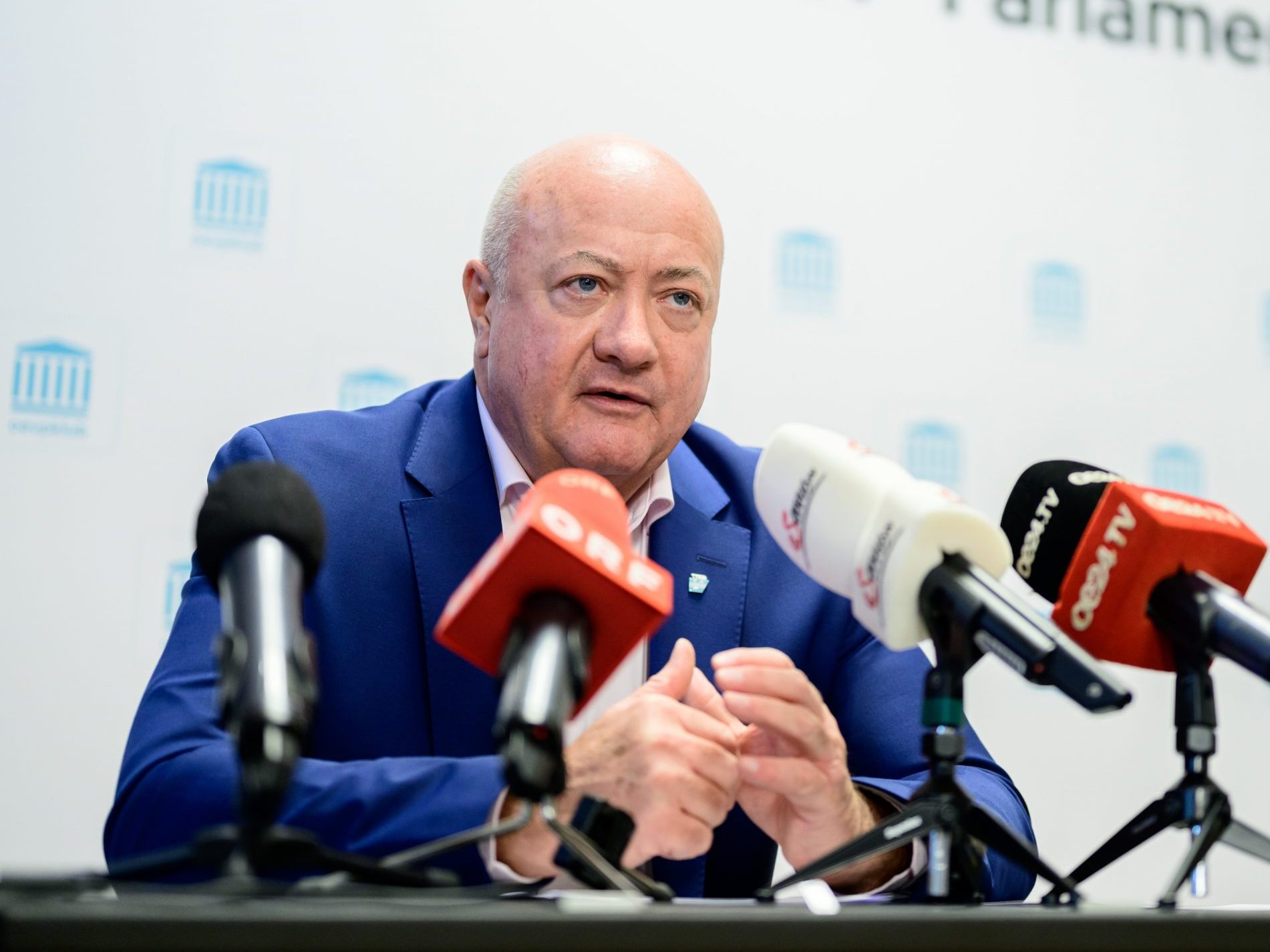 Die ÖVP will an Kickl dranbleiben.