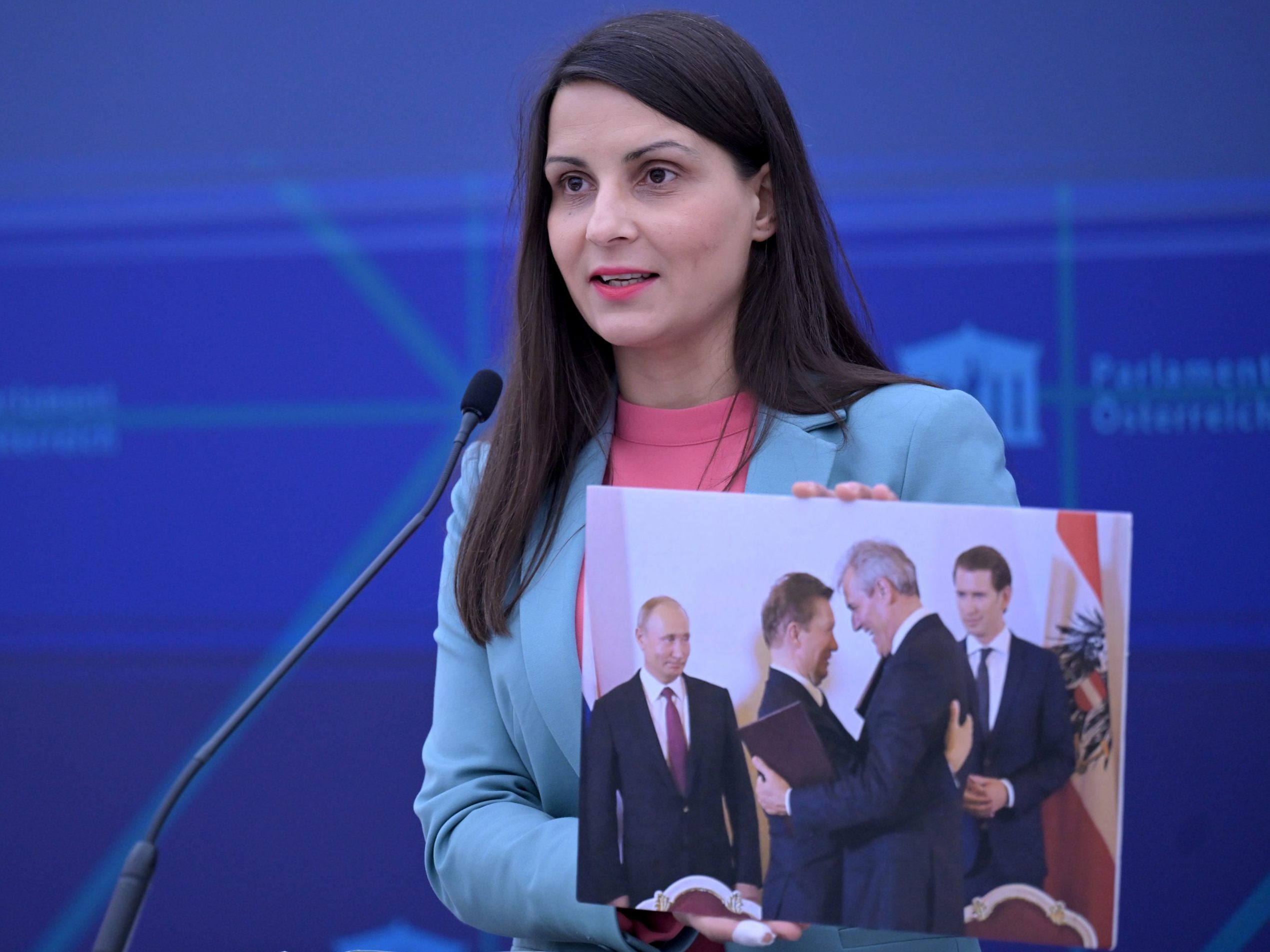 Die Grüne haben Fragen zum FPÖ-Russland-Konnex. Die Grüne haben Fragen zum FPÖ-Russland-Konnex.