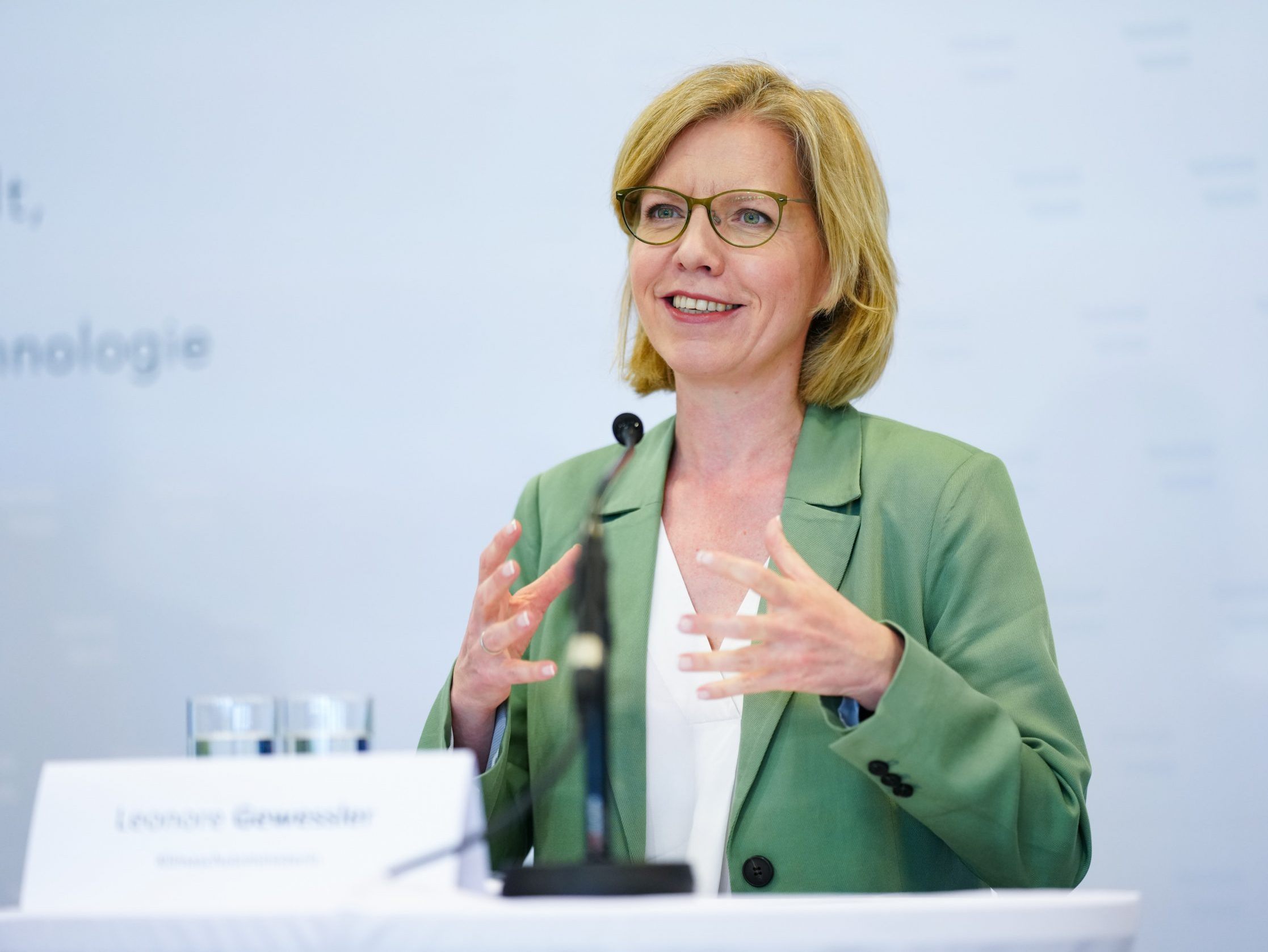 Gewessler legte den Plan zum Ausbau der Energienetze bis 2030 vor. Gewessler legte den Plan zum Ausbau der Energienetze bis 2030 vor.