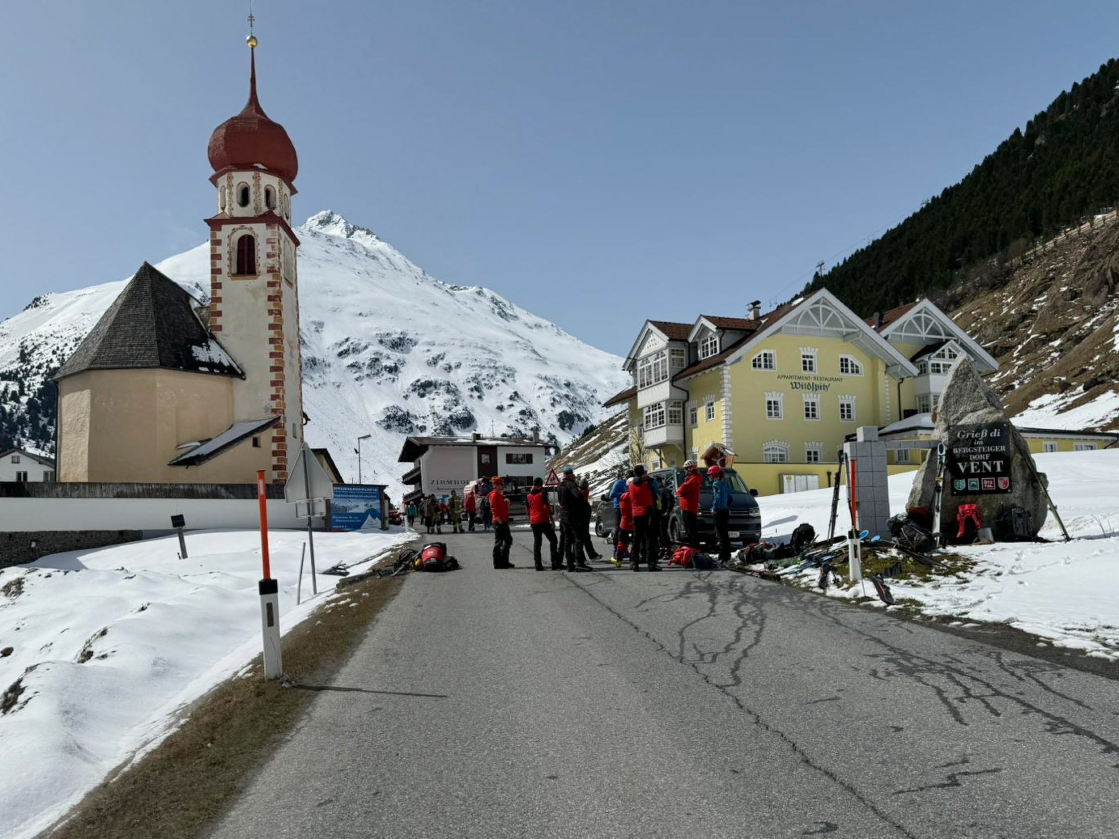 Nach dem Lawinen-Abgang in den Ötztaler Alpen