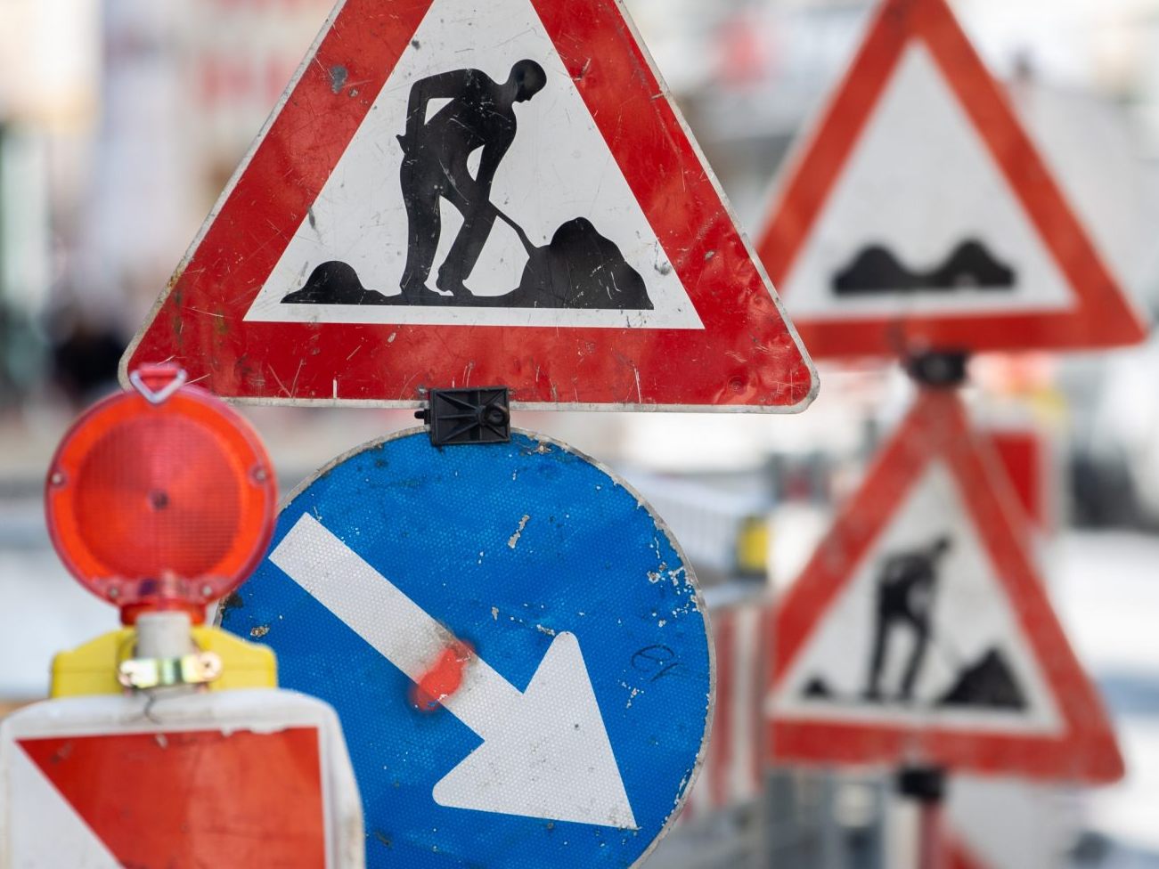 Die Fahrbahn der Winckelmannstraße wird saniert.