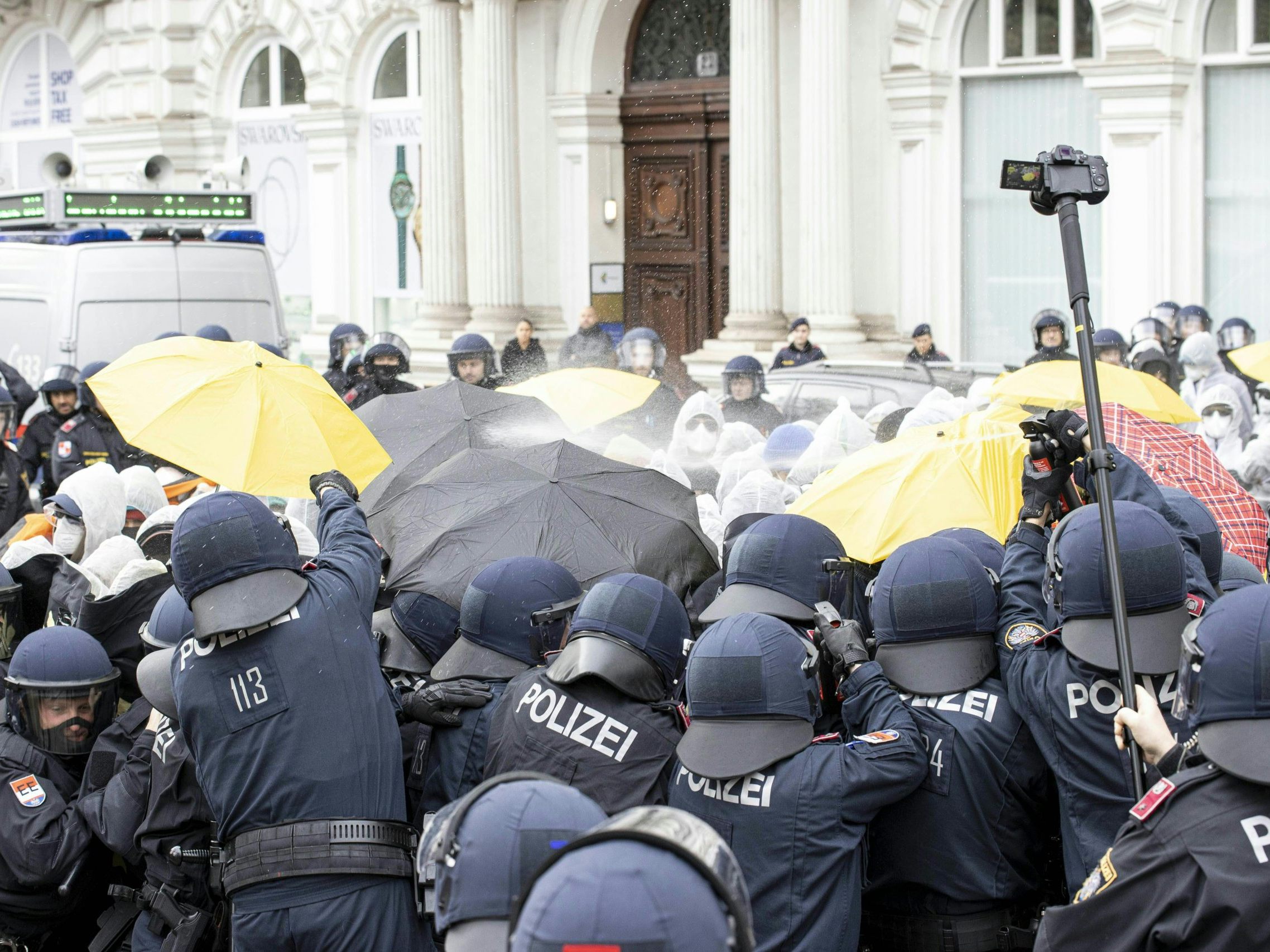 Aktivisten und Polizisten schilderten ihre Erinnerungen zum Einsatz bei der Gaskonferenz.