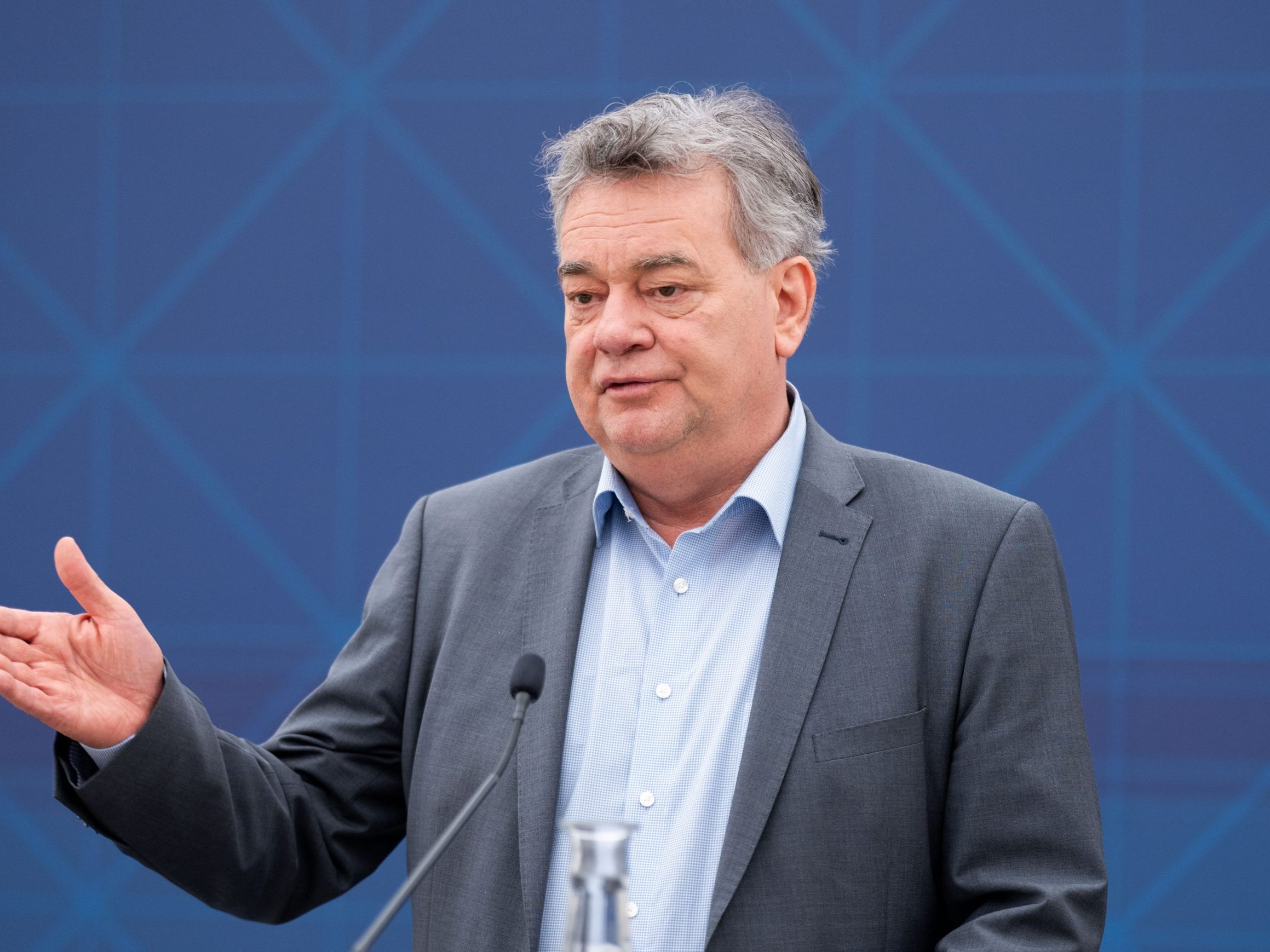 Kogler plant eine umfassende Besoldungsreform für den Öffentlichen Dienst. Kogler plant eine umfassende Besoldungsreform für den Öffentlichen Dienst.