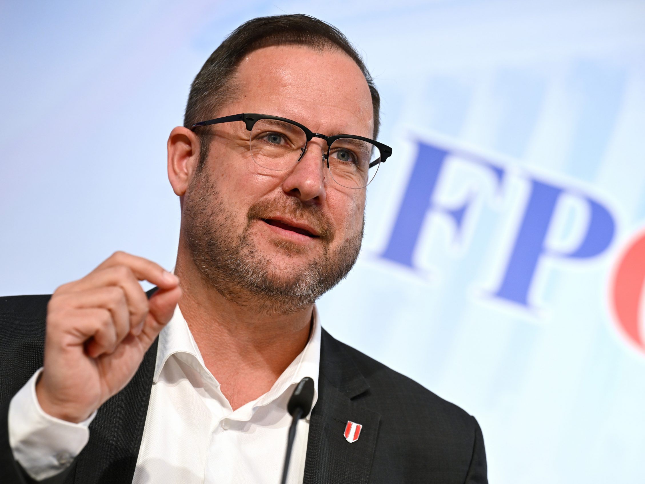 Hafenecker macht die ÖVP für den Vorfall verantwortlich. Hafenecker macht die ÖVP für den Vorfall verantwortlich.
