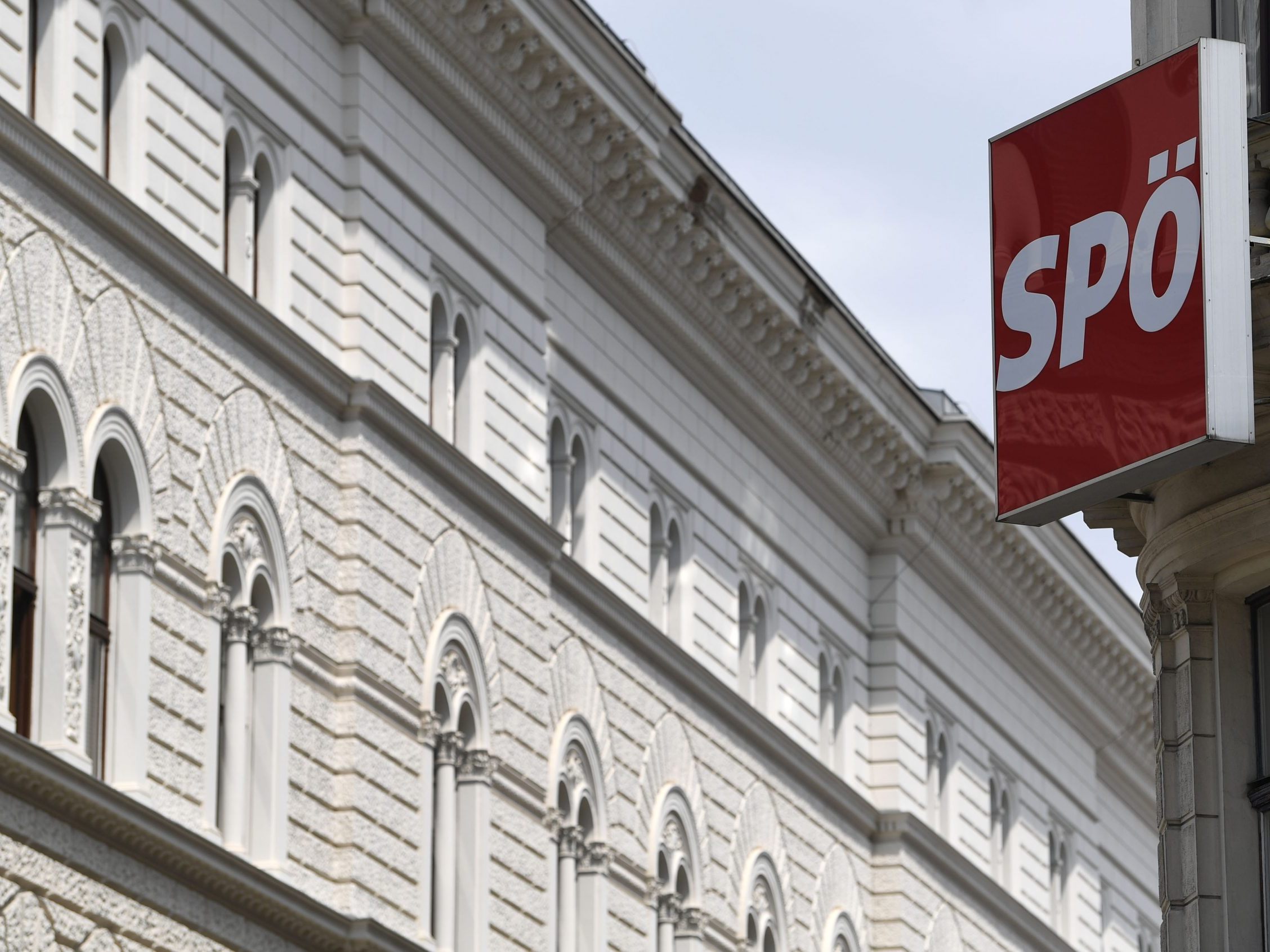 41-Stunden-Woche: SPÖ startet Petition dagegen. 41-Stunden-Woche: SPÖ startet Petition dagegen.
