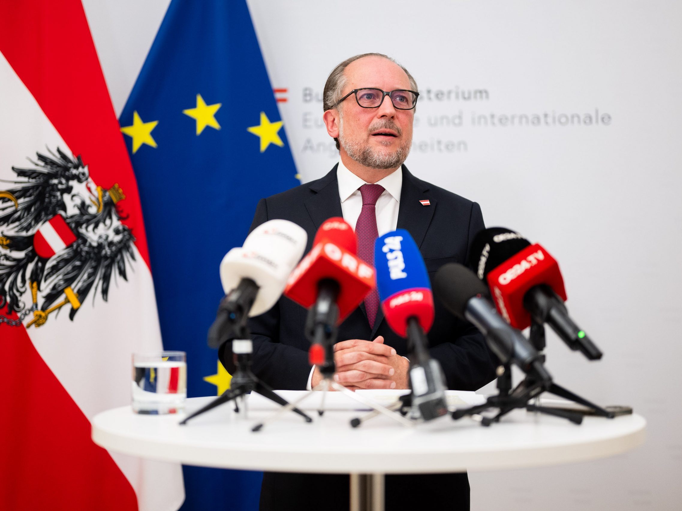 Schallenberg verurteilt den Angriff auf Israel aufs Schärfste. Schallenberg verurteilt den Angriff auf Israel aufs Schärfste.