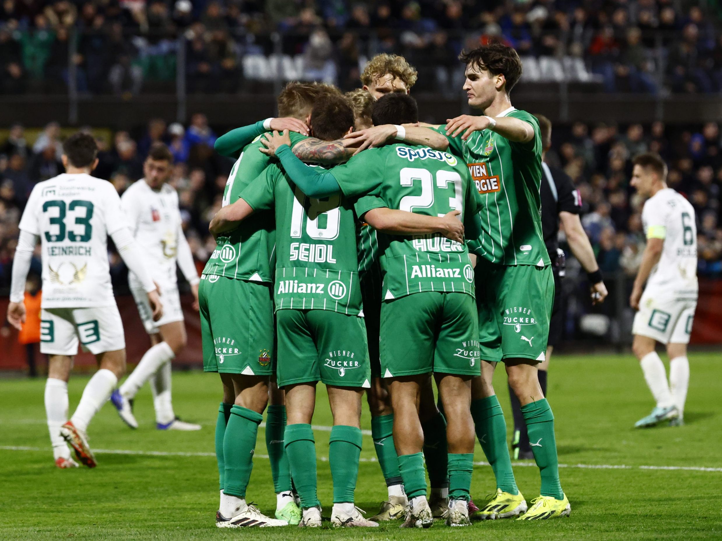 Rapid Wien jubelte über ein 3:0 gegen Leoben. Rapid Wien jubelte über ein 3:0 gegen Leoben.