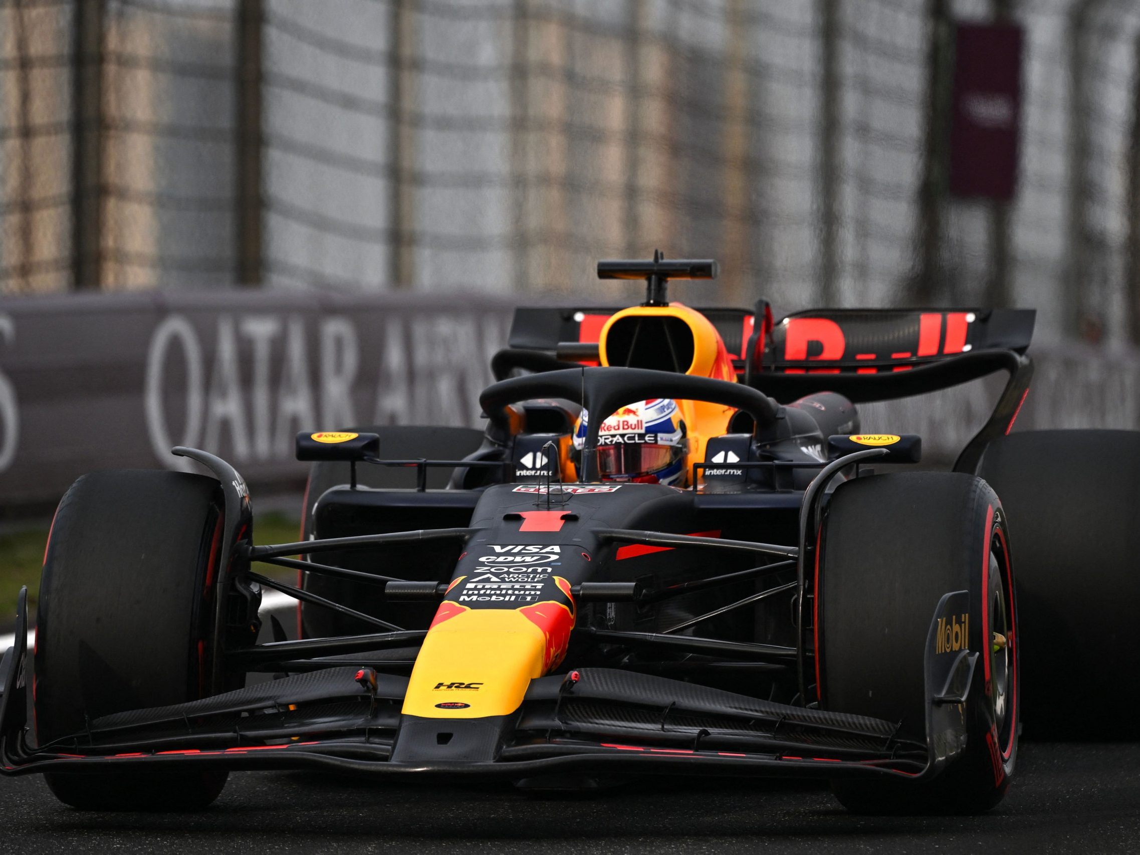 Max Verstappen geht von der Pole Position in den Grand Prix von China. Max Verstappen geht von der Pole Position in den Grand Prix von China.