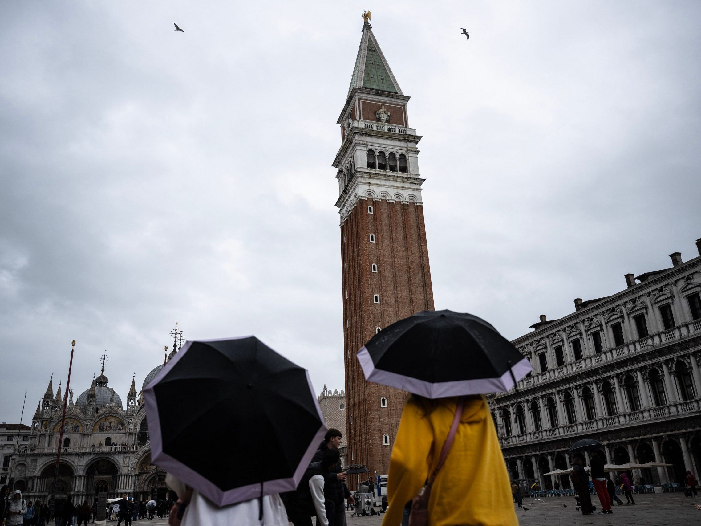 Eine Untersuchung des Zustands der Turmspitze wurde angeordnet.