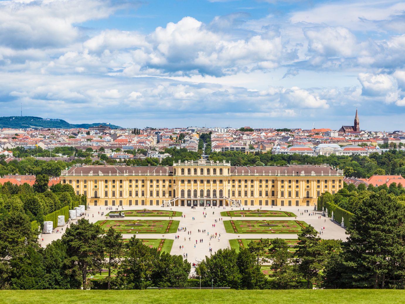 Andris Nelsons leitet heuer das Sommernachtskonzert in Schönbrunn.