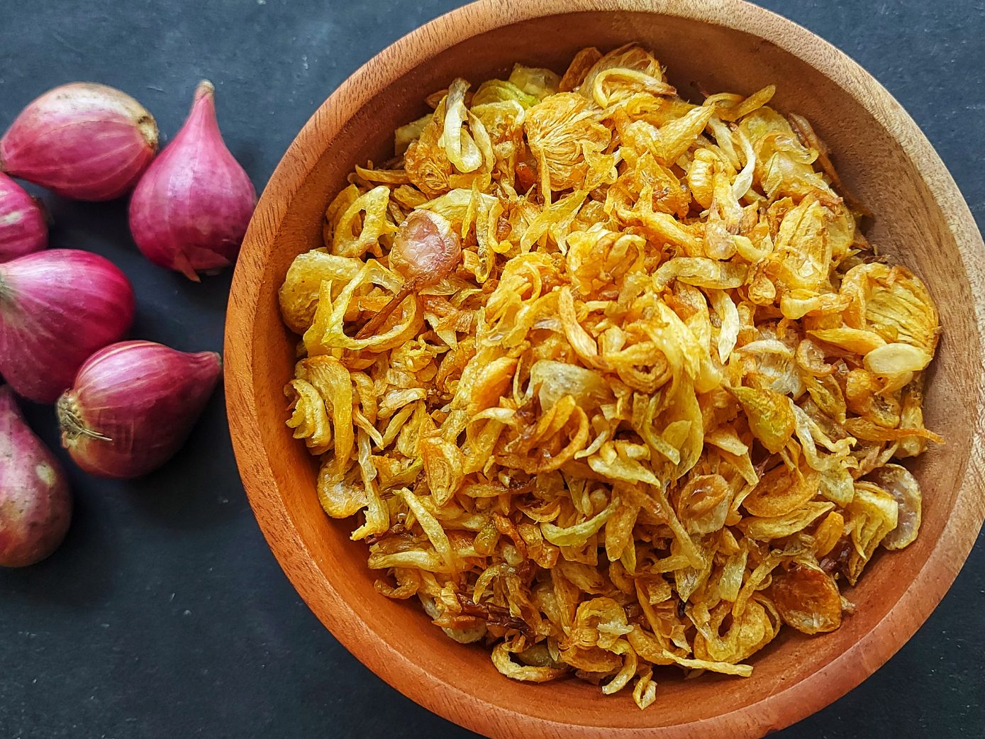 Geröstete Zwiebeln sind feste Bestandteile heimischer Traditionsgerichte.