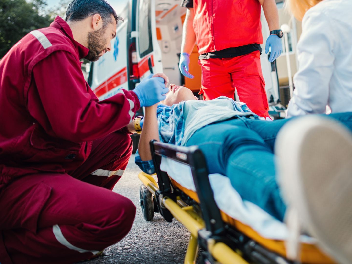 Alle Beteiligten klagten über Schwindel und Übelkeit und wurden ins Krankenhaus gebracht. Alle Beteiligten klagten über Schwindel und Übelkeit und wurden ins Krankenhaus gebracht.