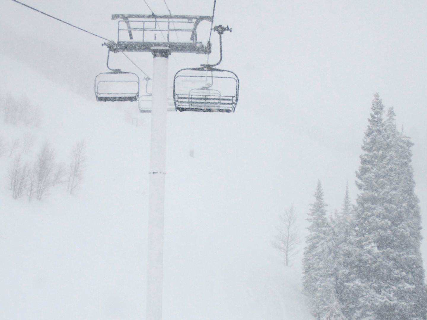 Ein Skifahrer-Paar musste am Sessellift in Italien das ultimative Horror-Szenario eines jeden Wintersportlers durchleben.