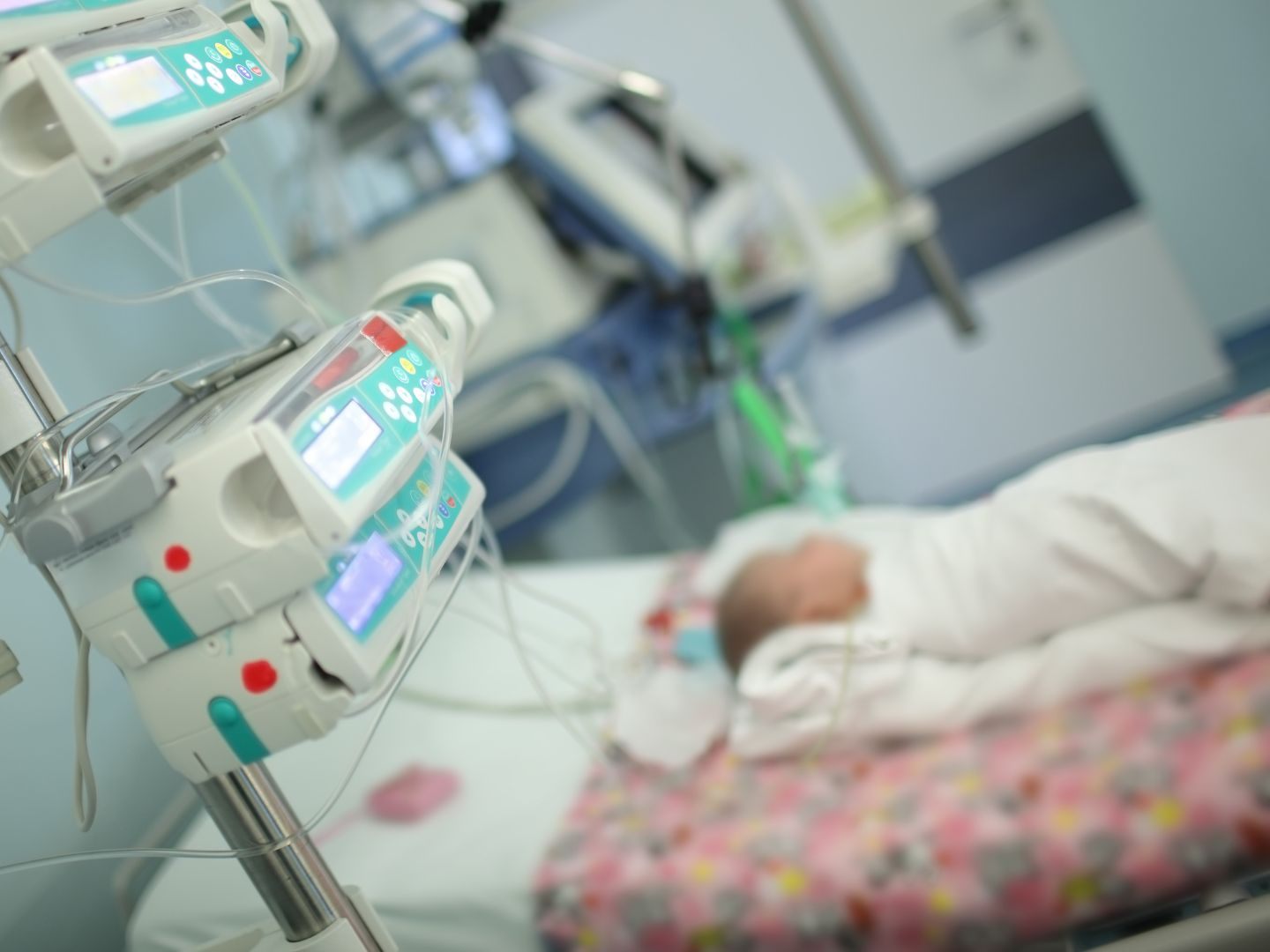 Das RSV-Virus sorgte in dieser Saison für volle Kinderintensivstationen. Ein Wiener Baby starb.