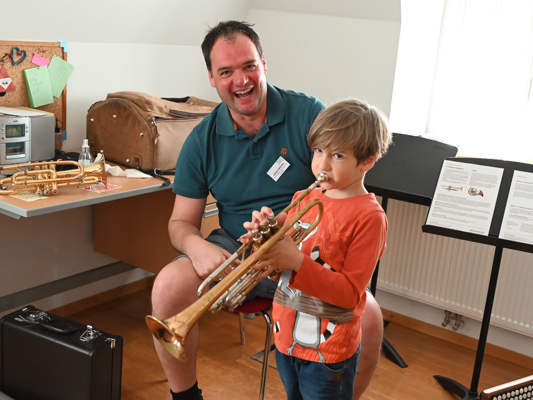 Die Rheintalische Musikschule öffnete am Samstag ihre Türen und ließ die interessierten Kinder in die Welt der verschiedenen Instrumente, den Gesang und des Tanzes hineinschnuppern. Die Rheintalische Musikschule öffnete am Samstag ihre Türen und ließ die interessierten Kinder in die Welt der verschiedenen Instrumente, den Gesang und des Tanzes hineinschnuppern.