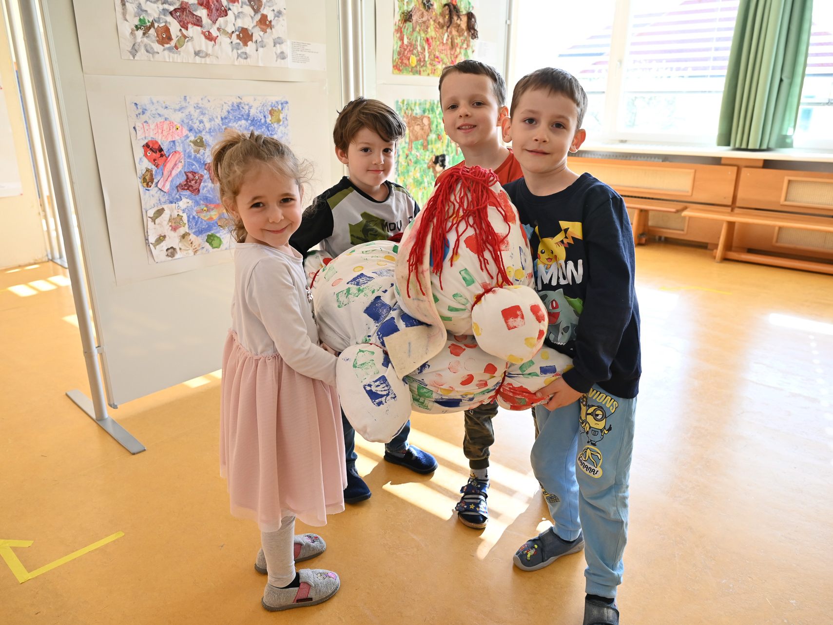 Die Kinder vom Kindi Augarten haben eine Vernissage zum Thema "Das kleine Ich bin Ich" gemacht. Die Kinder vom Kindi Augarten haben eine Vernissage zum Thema "Das kleine Ich bin Ich" gemacht.
