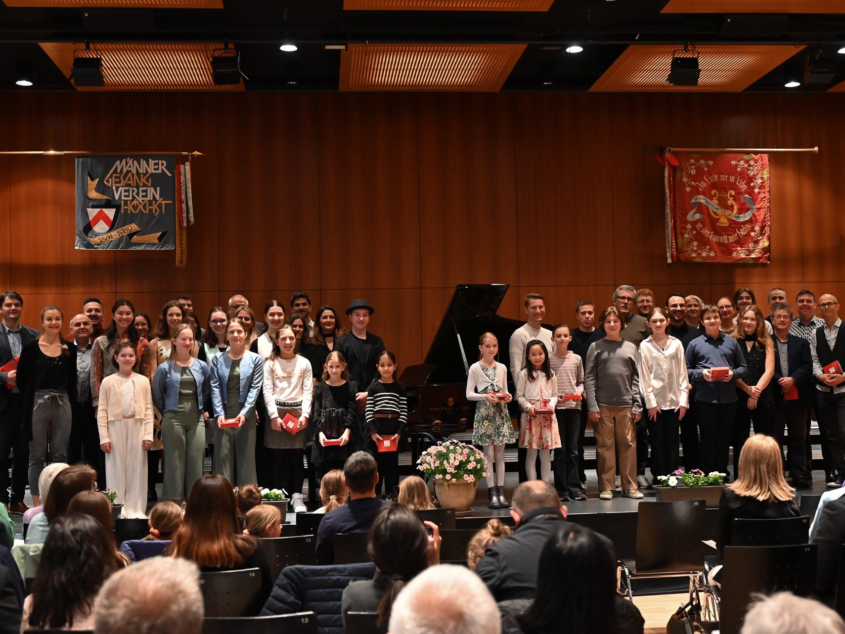 Klavierschüler aus Innsbruck und der Rheintalischen Musikschule hielten am Sonntag eine gemeinsame Klavier-Matinee in Höchst ab. Klavierschüler aus Innsbruck und der Rheintalischen Musikschule hielten am Sonntag eine gemeinsame Klavier-Matinee in Höchst ab.