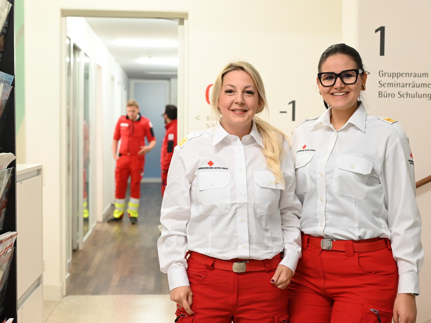 Die neue Kommandantin Nadine Fitz (links) und ihre Stellvertreterin Magdalena Lang (rechts) führen seit drei Wochen das Rote Kreuz in Lustenau. Die neue Kommandantin Nadine Fitz (links) und ihre Stellvertreterin Magdalena Lang (rechts) führen seit drei Wochen das Rote Kreuz in Lustenau.