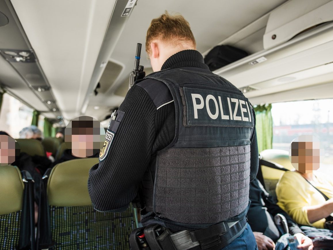 Am Samstag hat die deutsche Bundespolizei drei Männer der Visumserschleichung und damit der unerlaubten Einreise überführt.