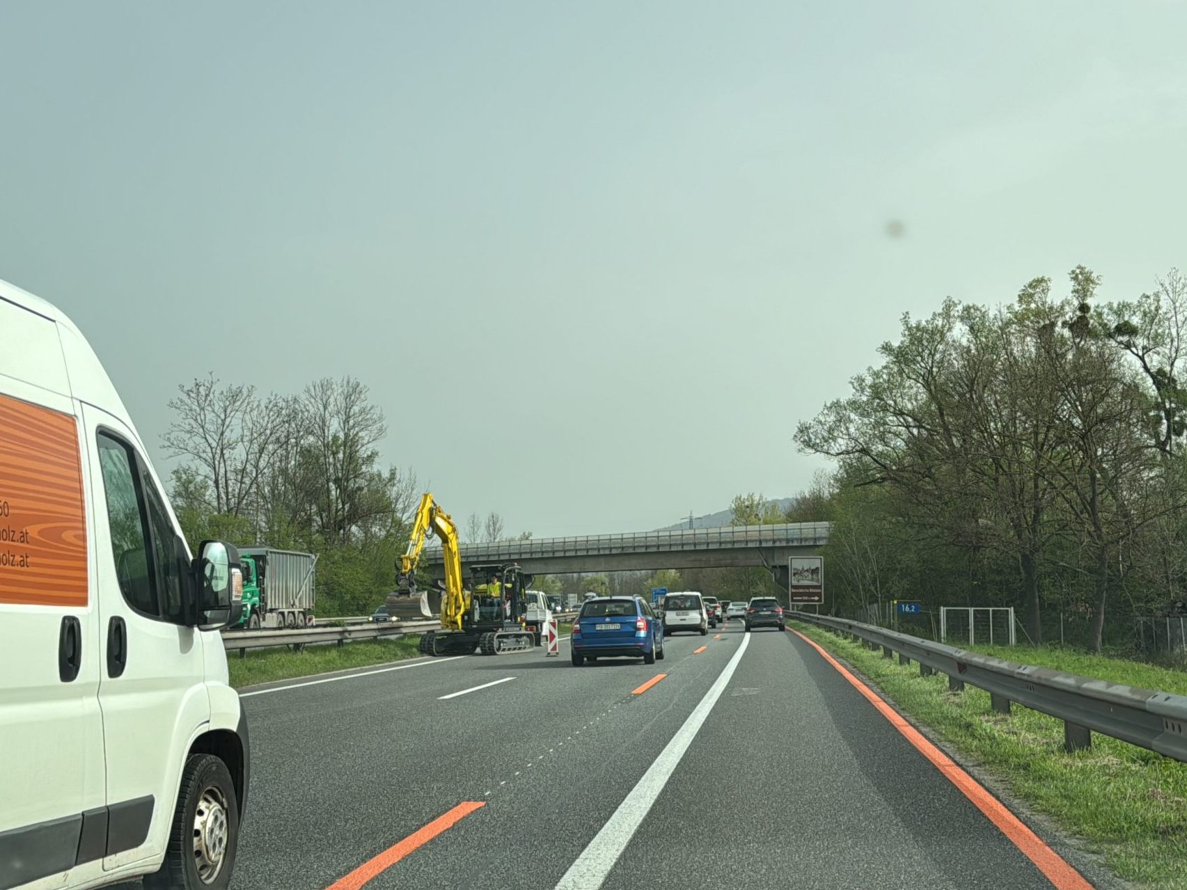Auf der A14 werden Sanierungsarbeiten durchgeführt. Auf der A14 werden Sanierungsarbeiten durchgeführt.