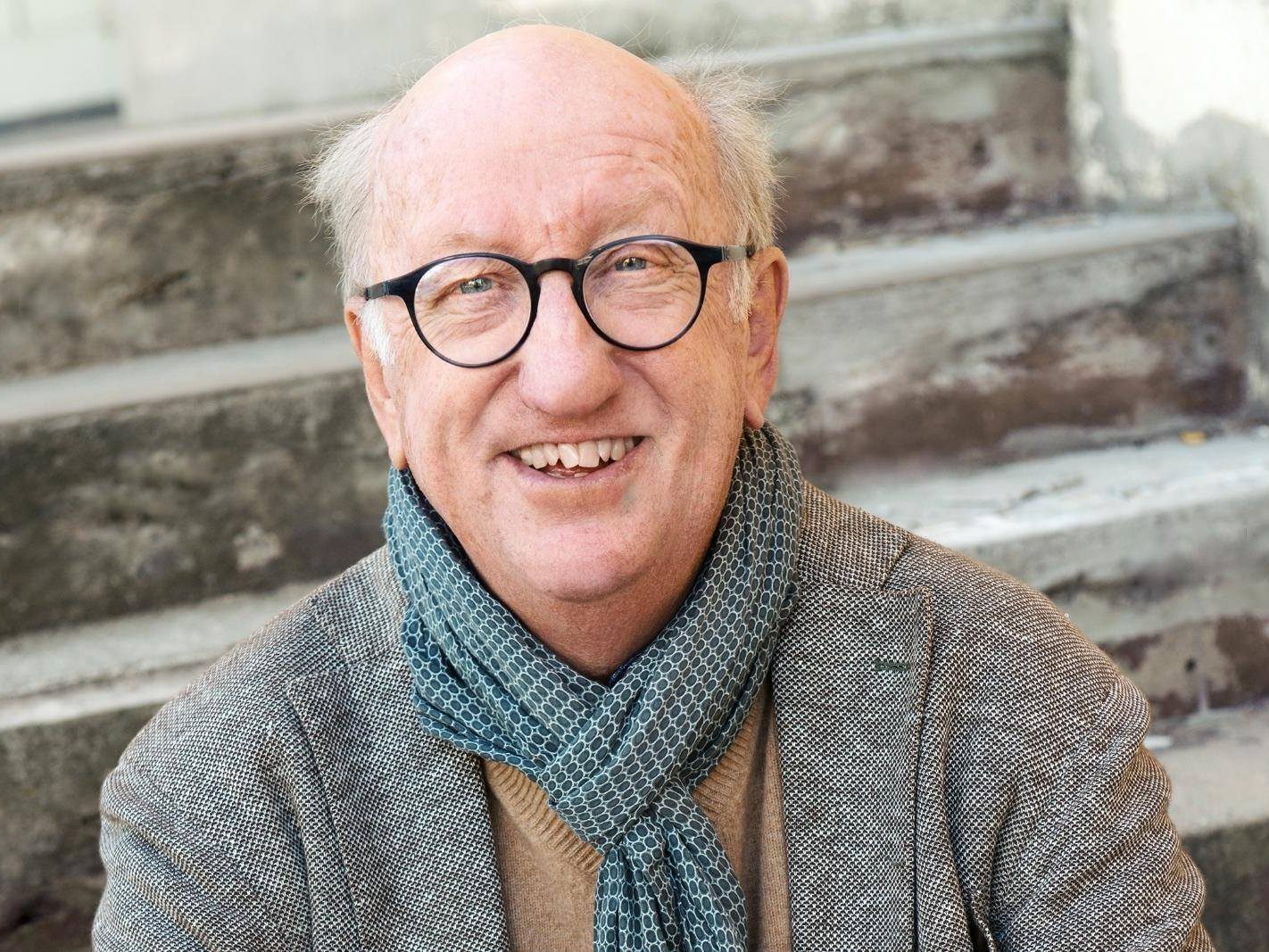 Am 6. Mai 2024 um 19 Uhr referiert der bekannte Familienberater Jan Uwe Rogge zum Thema „Warum Raben die besseren Eltern sind“ im Gemeindesaal Brand. Am 6. Mai 2024 um 19 Uhr referiert der bekannte Familienberater Jan Uwe Rogge zum Thema „Warum Raben die besseren Eltern sind“ im Gemeindesaal Brand.