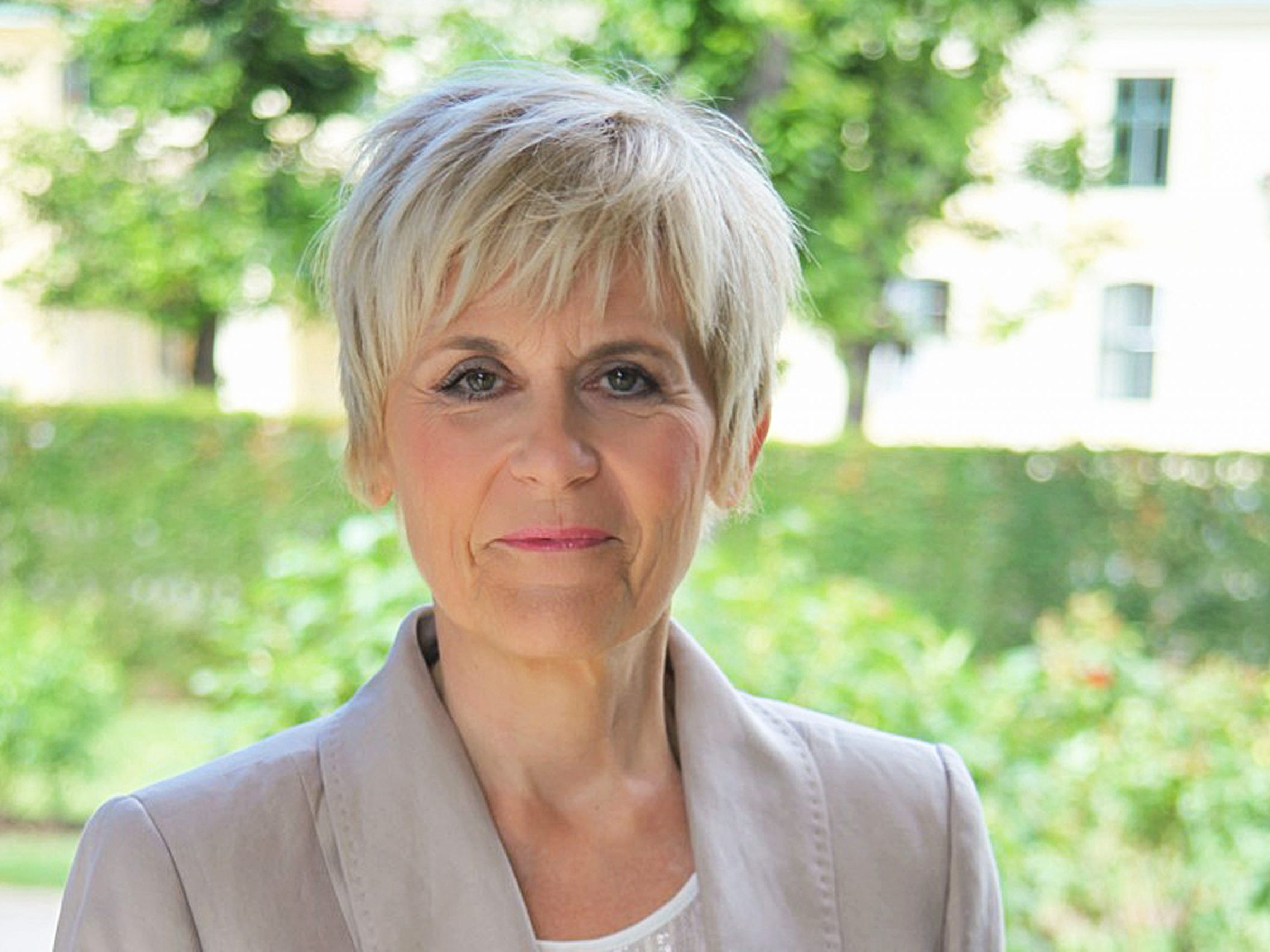 Lisbeth Bischoff liest am 18. April in der Bücherei Rohrbach aus ihrer Biographie „Udo Jürgens »Merci«“. Lisbeth Bischoff liest am 18. April in der Bücherei Rohrbach aus ihrer Biographie „Udo Jürgens »Merci«“.