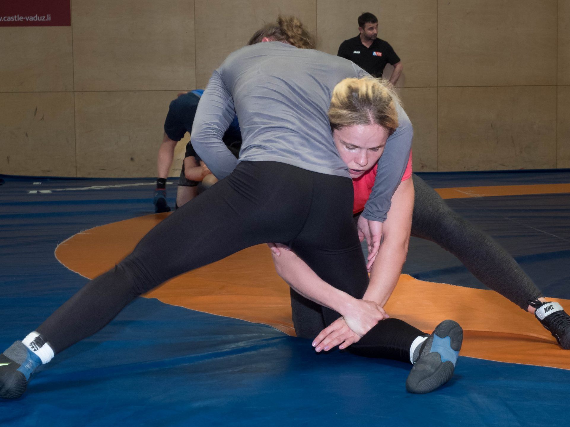 Oleksandra Kogut mit ihrer Trainingspartnerin Svenja Jungo aus der Schweiz. Oleksandra Kogut mit ihrer Trainingspartnerin Svenja Jungo aus der Schweiz.