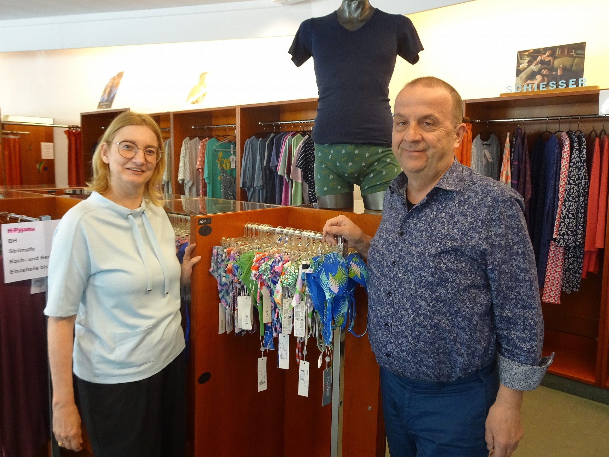 Annemarie und Karlheinz Prirsch schließen mit Ende Sommer das Modehaus Diem und freuen sich auf ihren wohlverdienten Ruhestand.