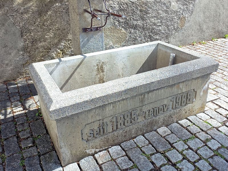 Brunnen vor der St.-Peters-Kirche
