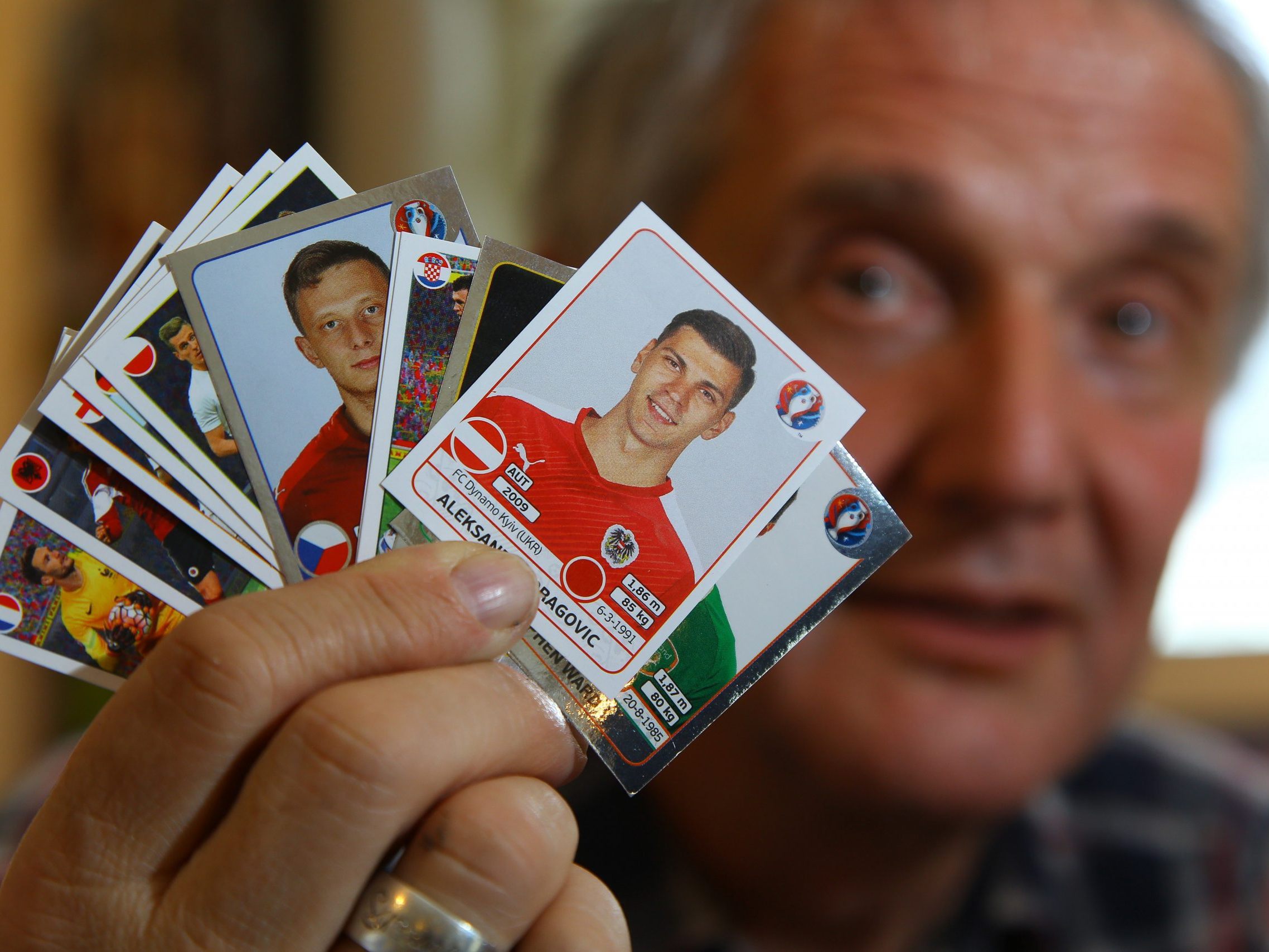 Bei der EM 2016 war die Sticker-Welt noch in Ordnung.