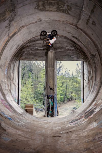 <p>BMX Wahnsinn: George Ntavoutian rockt den größten Looping der Welt!</p>
